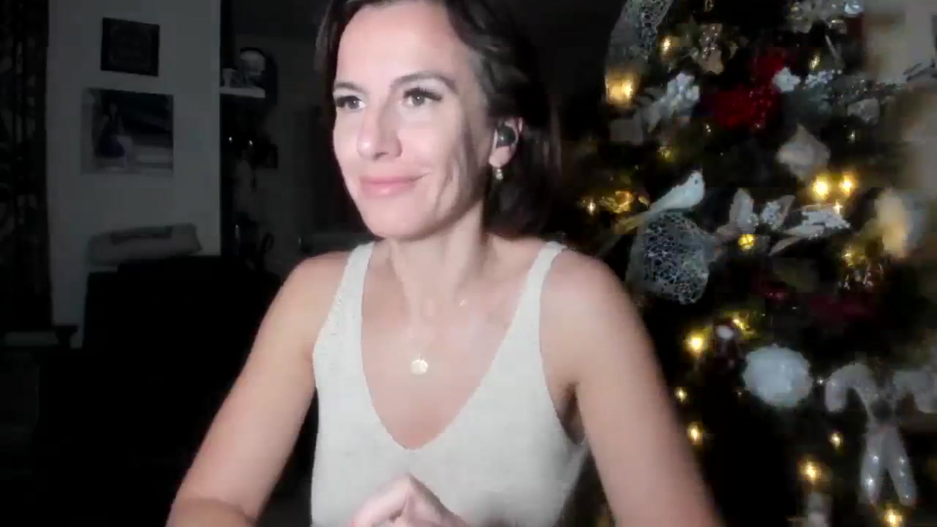 Gallery image thumbnail from Aarte_miss's myfreecams stream on, 12/04/2023, 18:18 image 9 of 20