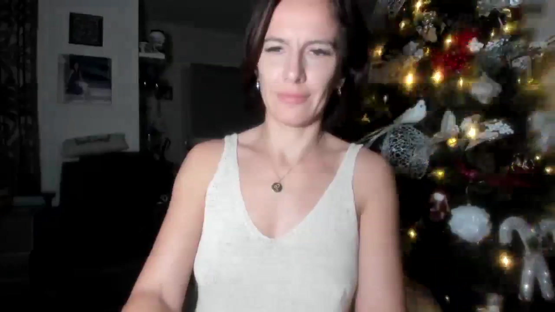 Gallery image thumbnail from Aarte_miss's myfreecams stream on, 12/04/2023, 18:18 image 14 of 20