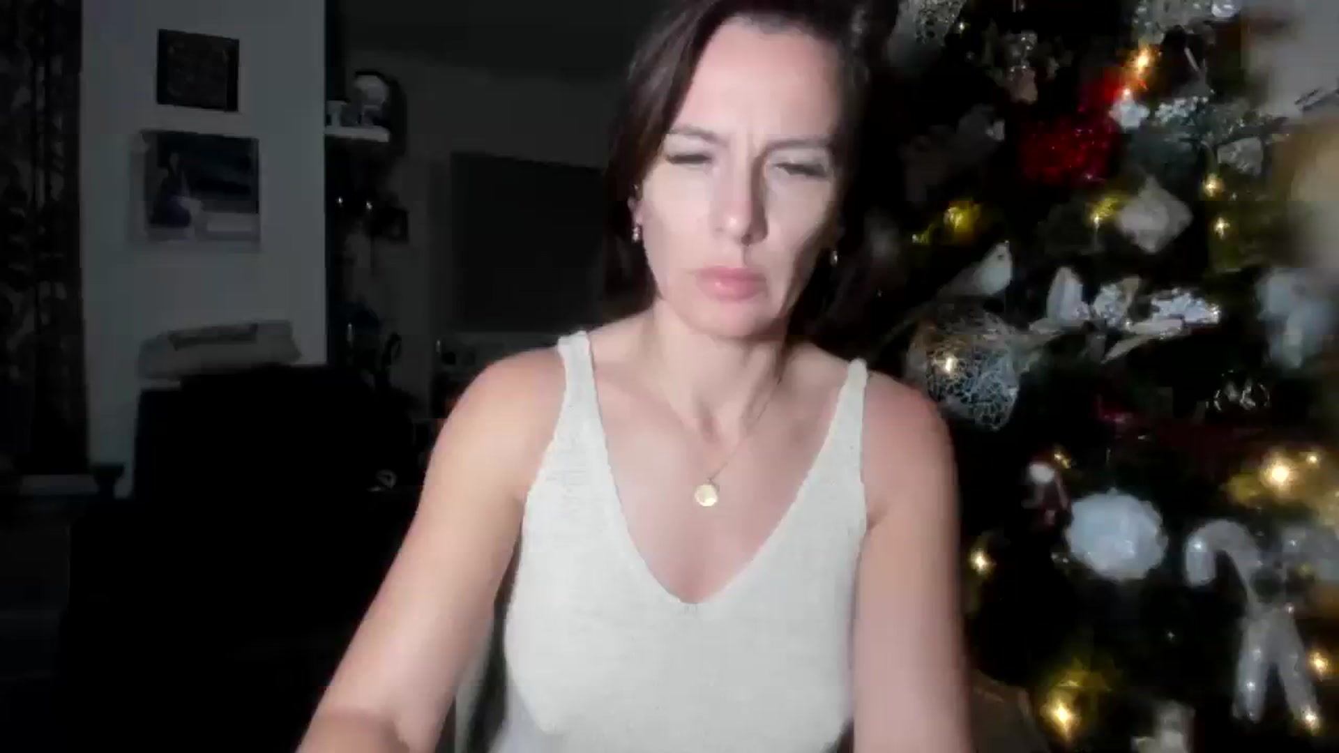 Gallery image thumbnail from Aarte_miss's myfreecams stream on, 12/04/2023, 18:37 image 1 of 20