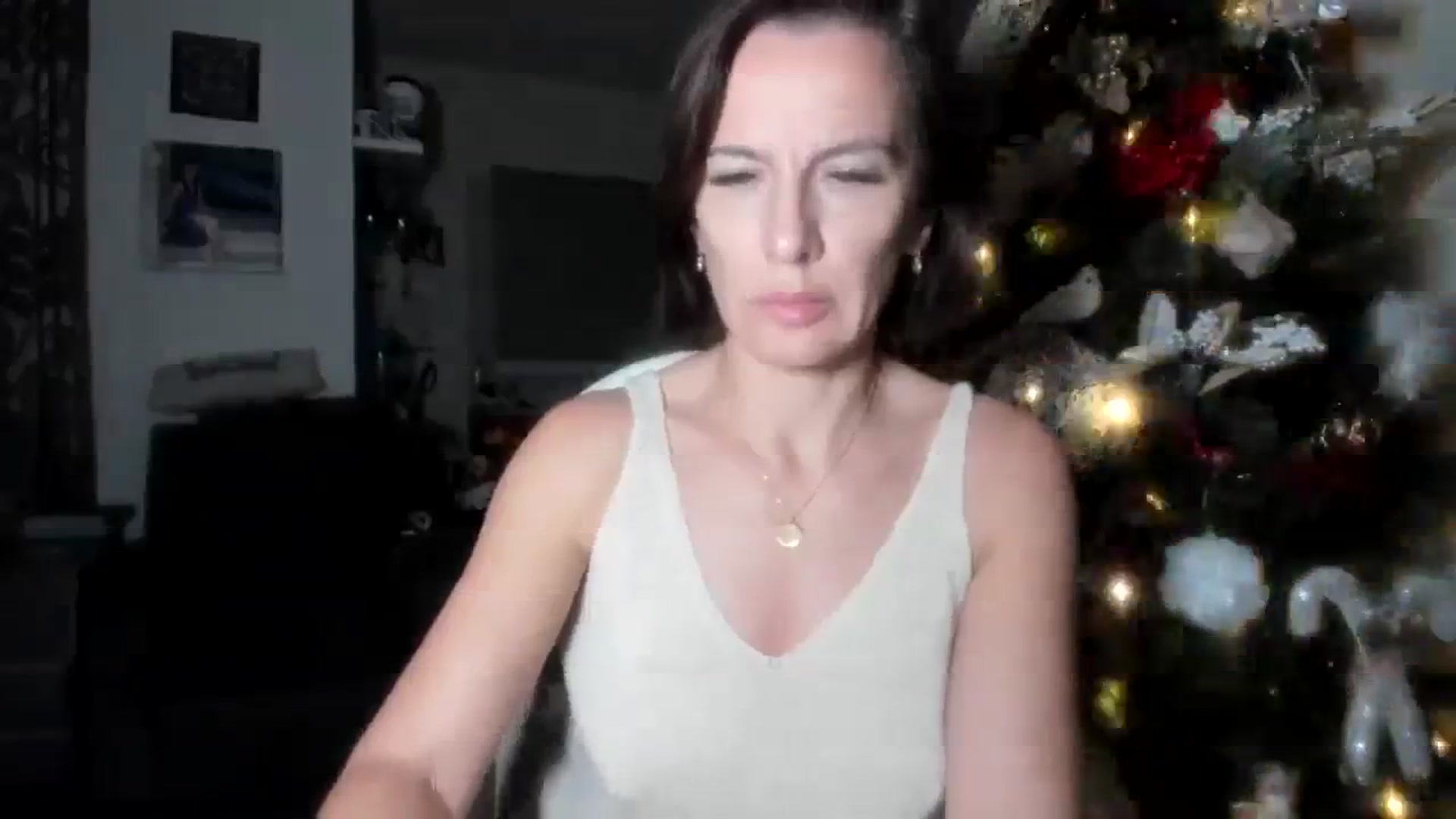 Gallery image thumbnail from Aarte_miss's myfreecams stream on, 12/04/2023, 18:37 image 4 of 20
