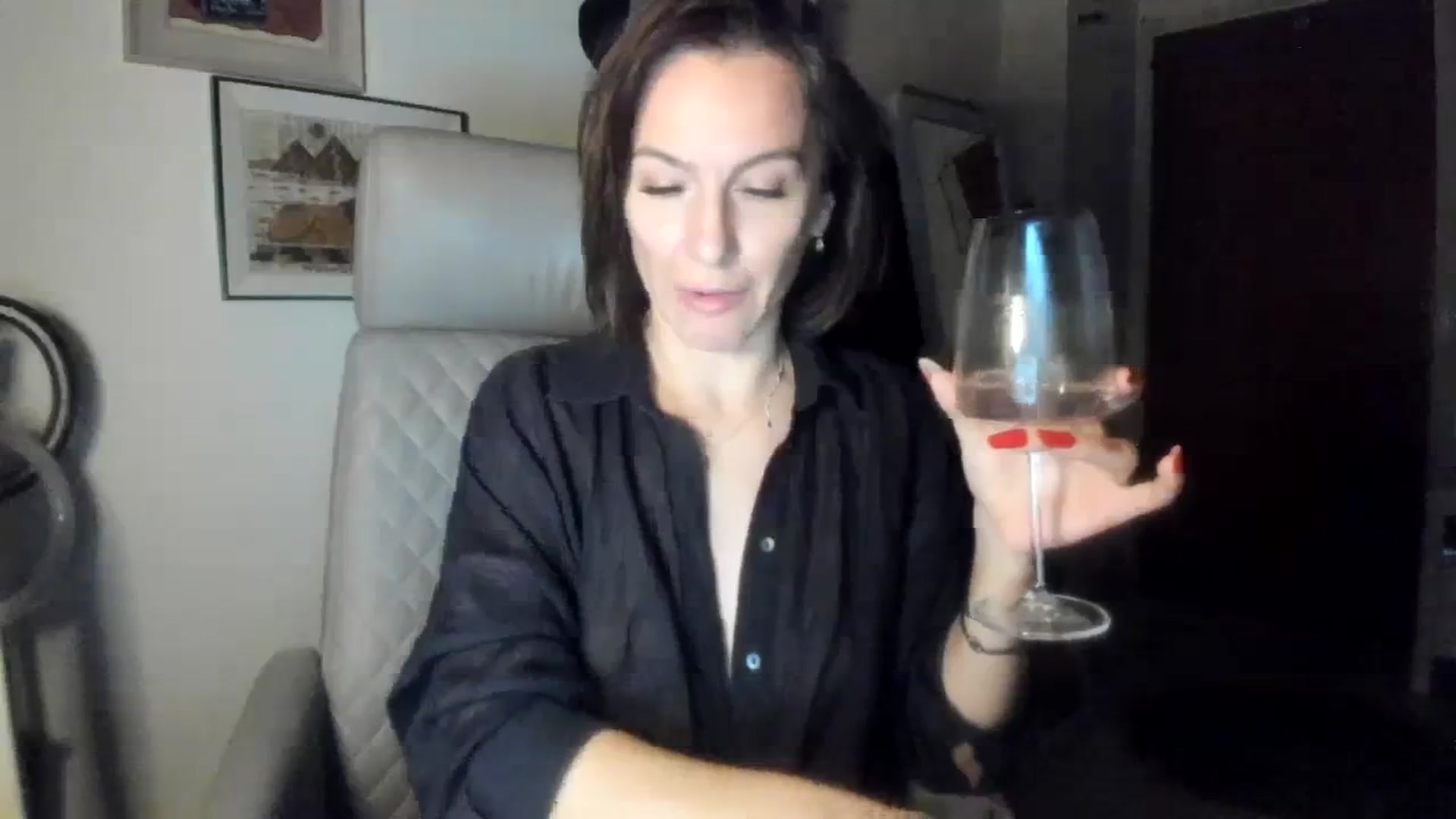Gallery image thumbnail from Aarte_miss's myfreecams stream on, 12/26/2023, 18:10 image 19 of 20