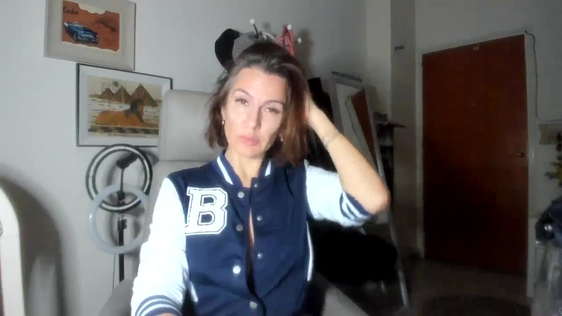 Gallery image thumbnail from Aarte_miss's myfreecams stream on, 12/26/2023, 18:10 image 4 of 20