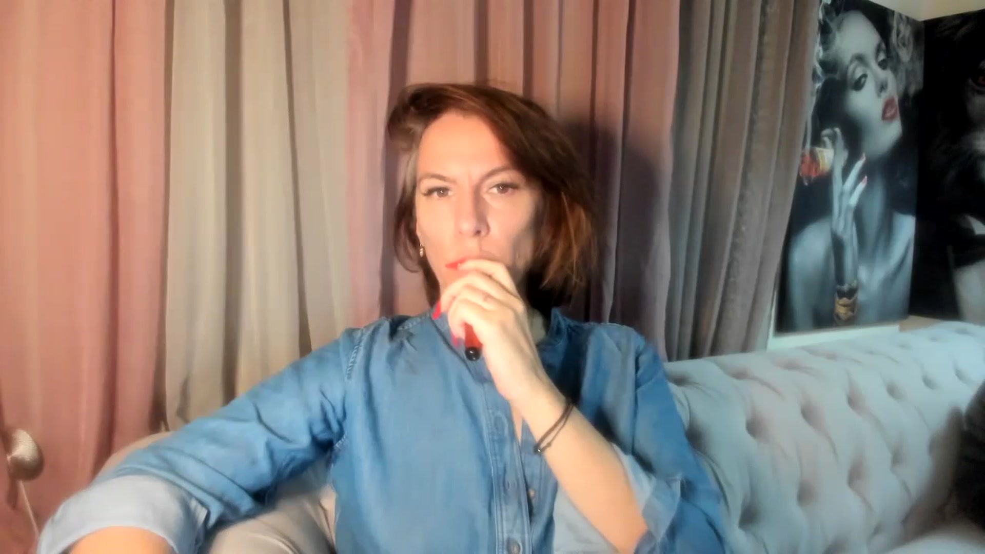 Gallery image thumbnail from Aarte_miss's myfreecams stream on, 12/28/2023, 21:22 image 6 of 20