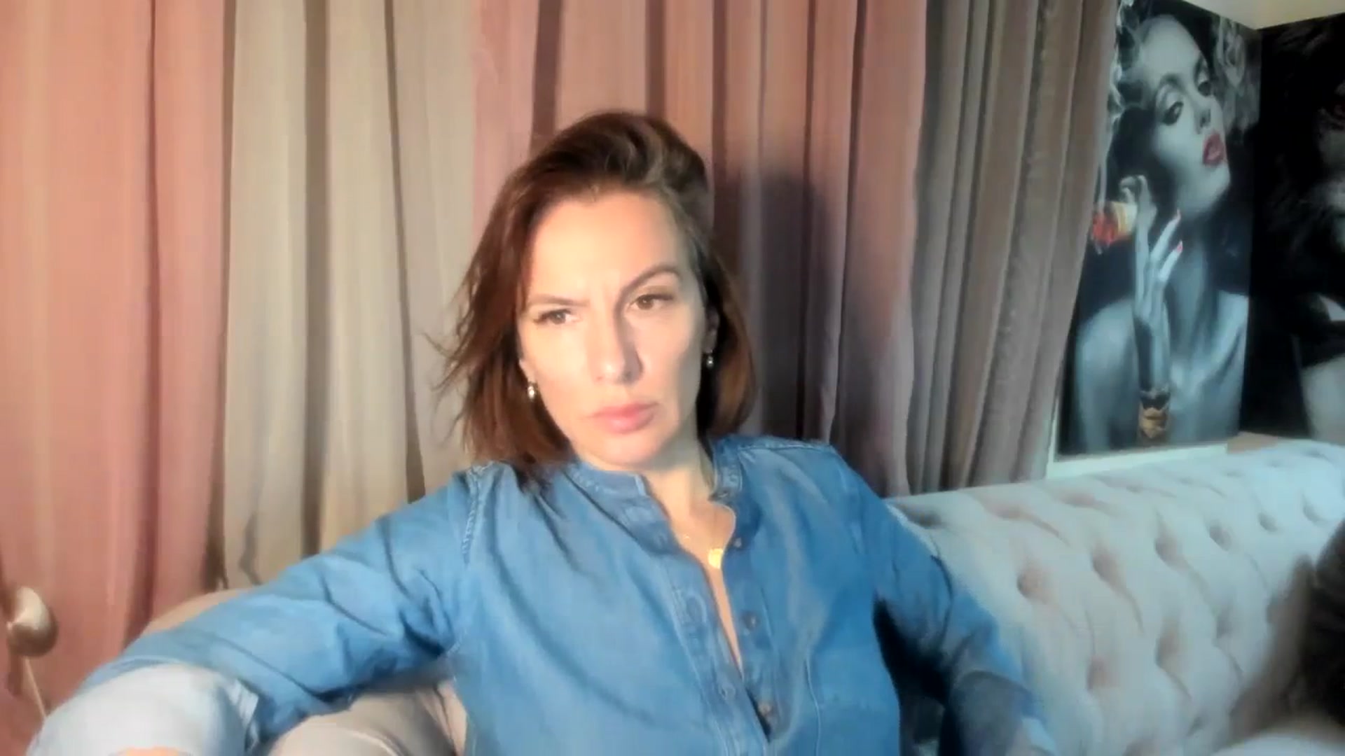 Gallery image thumbnail from Aarte_miss's myfreecams stream on, 12/28/2023, 21:22 image 12 of 20