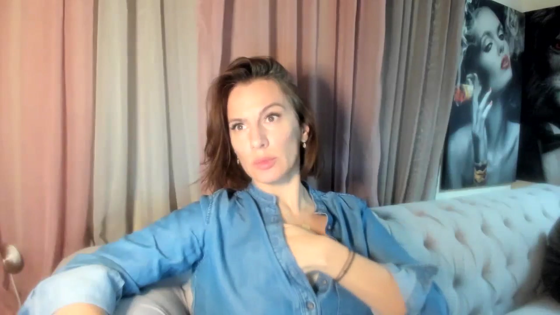 Gallery image thumbnail from Aarte_miss's myfreecams stream on, 12/28/2023, 21:22 image 10 of 20
