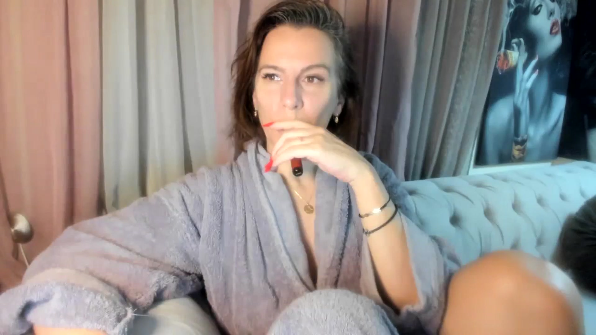 Gallery image thumbnail from Aarte_miss's myfreecams stream on, 01/01/2024, 24:19 image 2 of 20