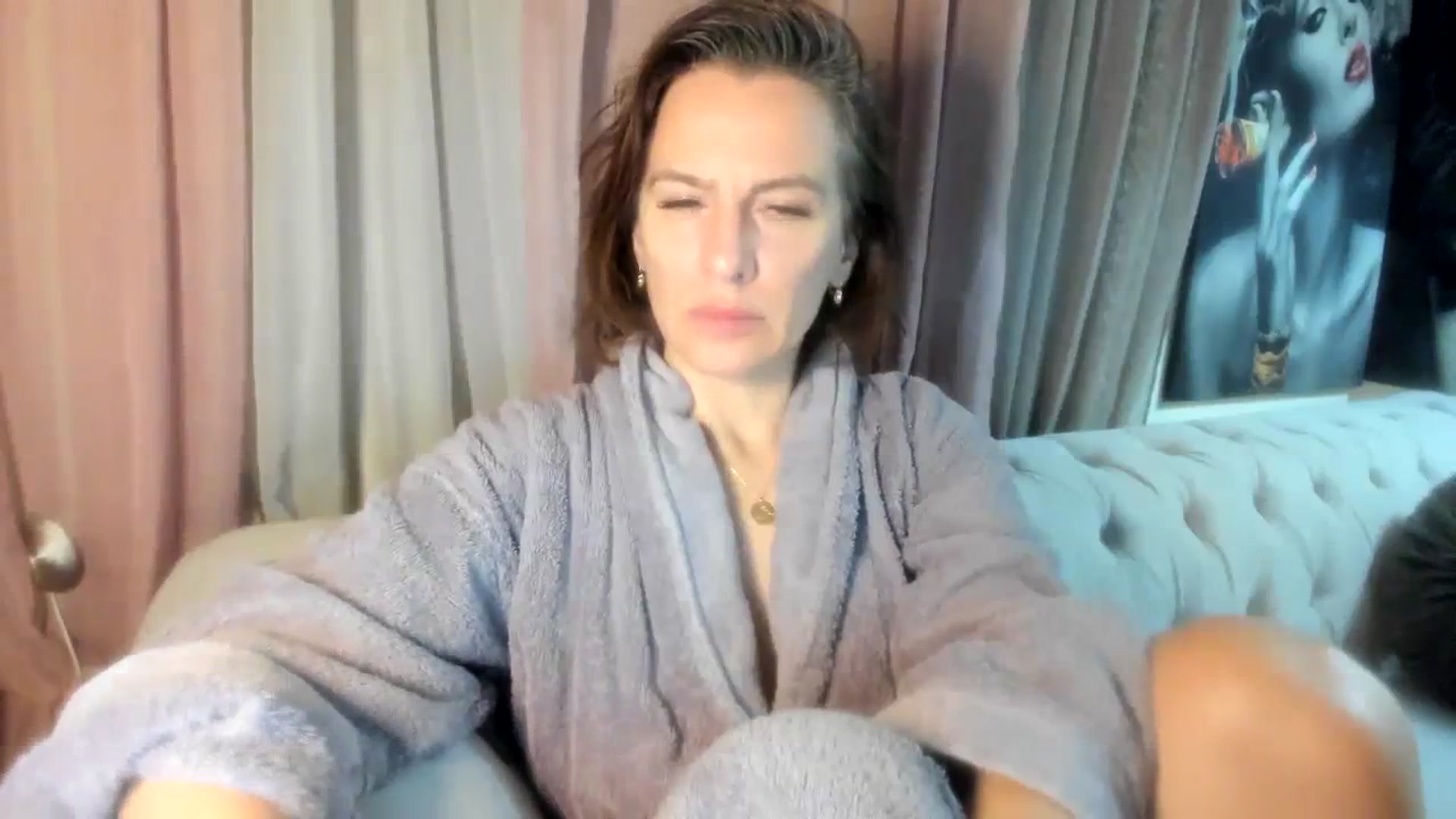 Gallery image thumbnail from Aarte_miss's myfreecams stream on, 01/01/2024, 24:19 image 3 of 20