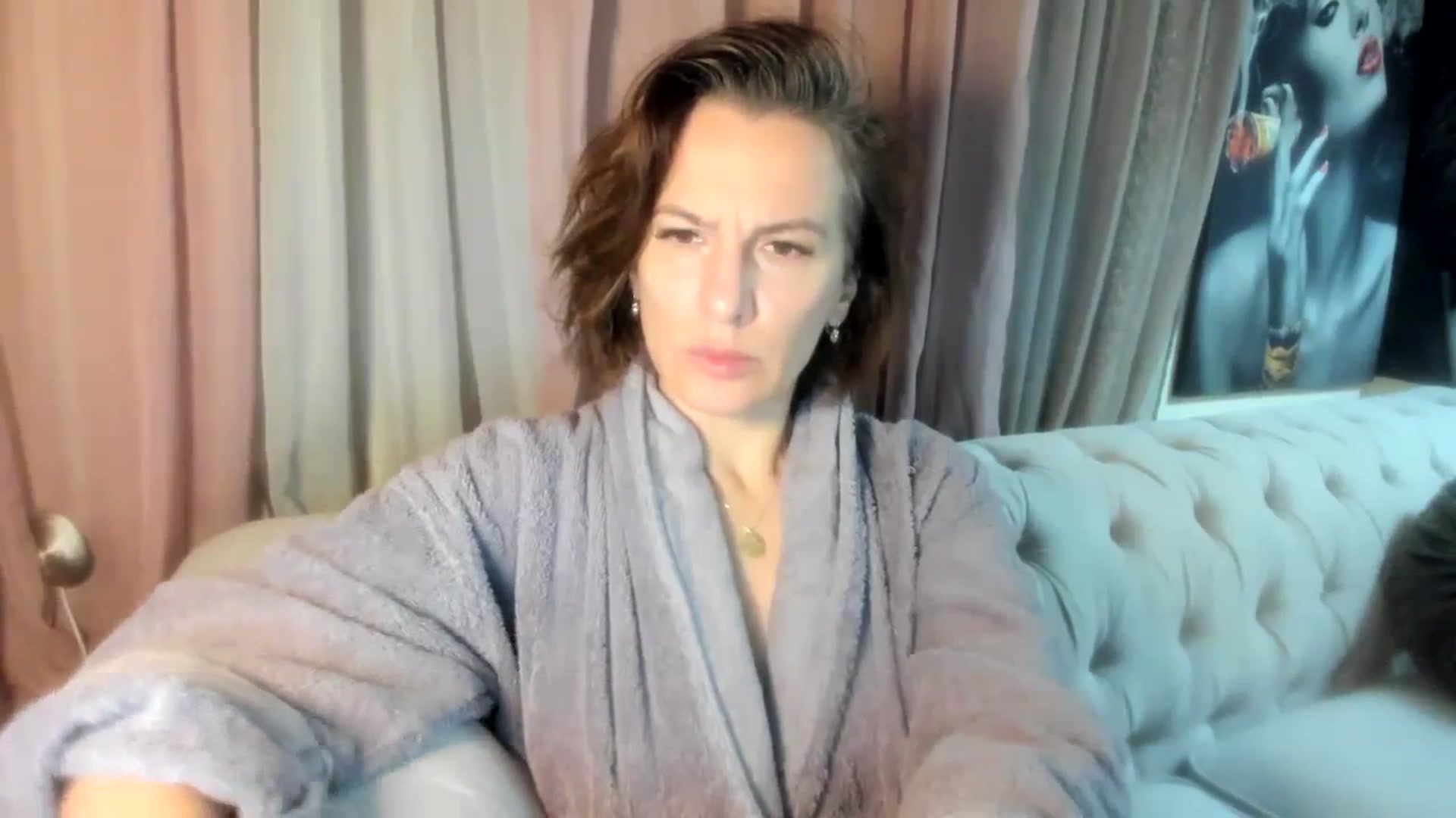 Gallery image thumbnail from Aarte_miss's myfreecams stream on, 01/01/2024, 24:19 image 17 of 20