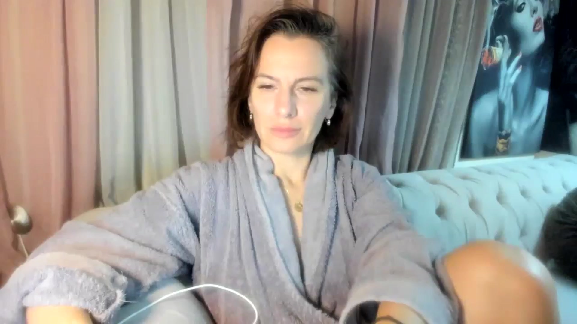 Gallery image thumbnail from Aarte_miss's myfreecams stream on, 01/01/2024, 24:19 image 4 of 20