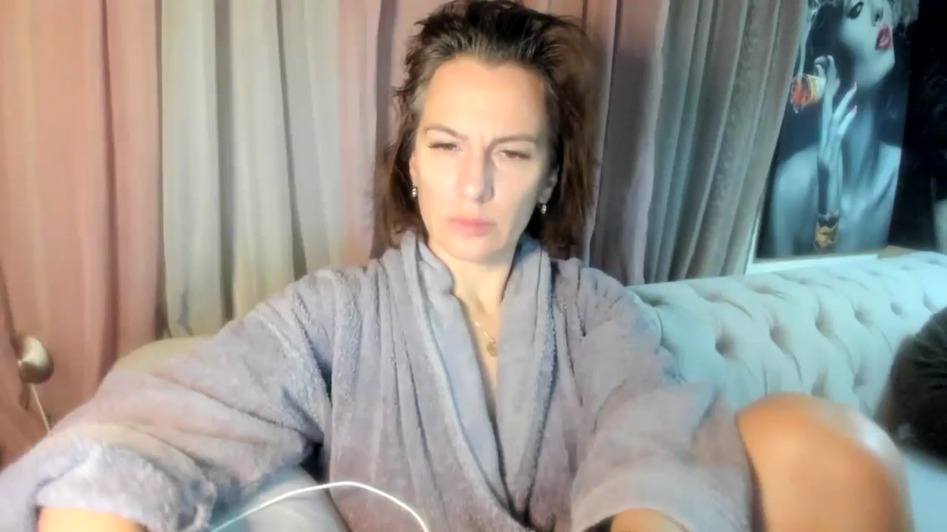 Gallery image thumbnail from Aarte_miss's myfreecams stream on, 01/01/2024, 24:19 image 6 of 20