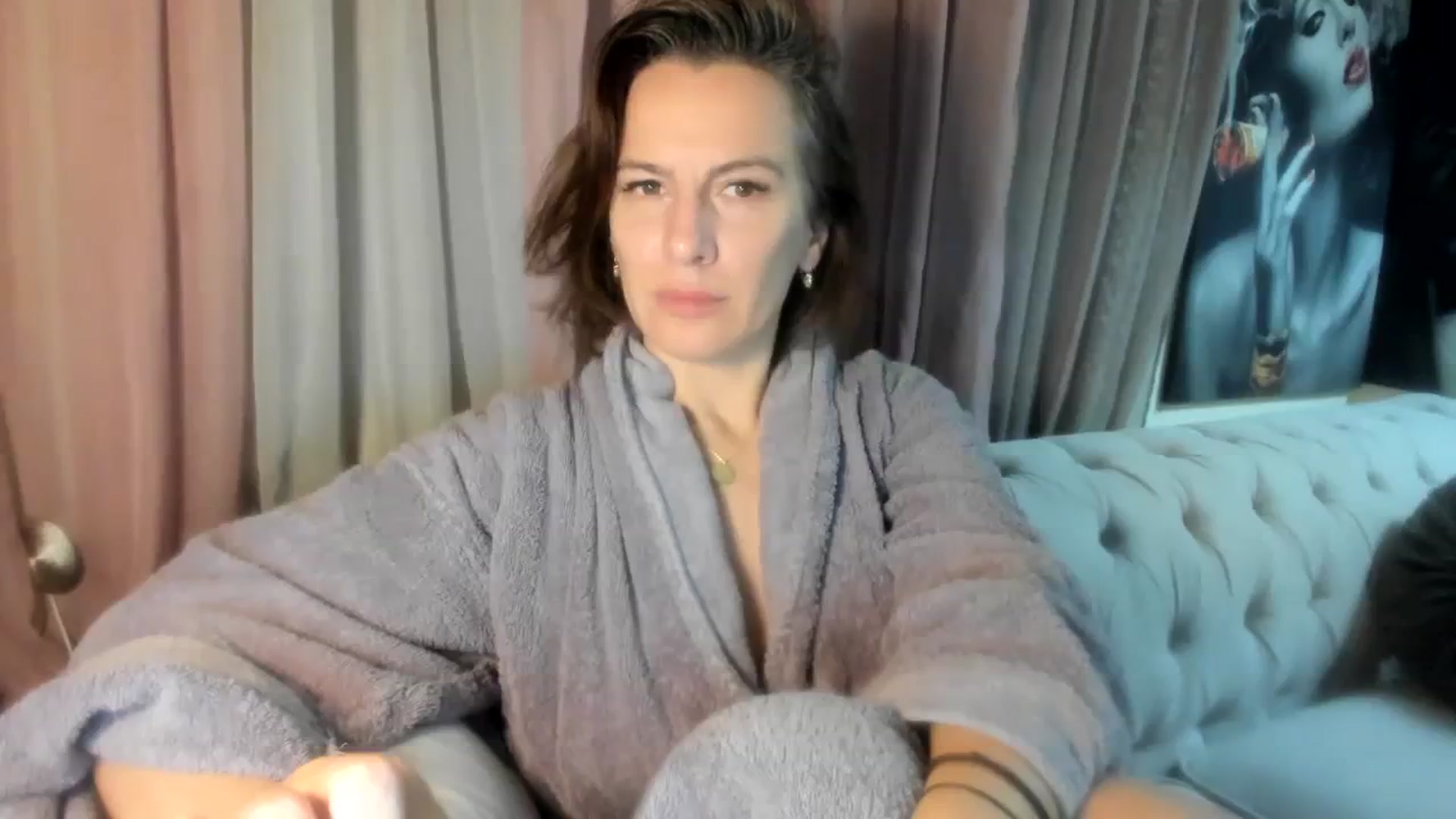 Gallery image thumbnail from Aarte_miss's myfreecams stream on, 01/01/2024, 24:19 image 1 of 20