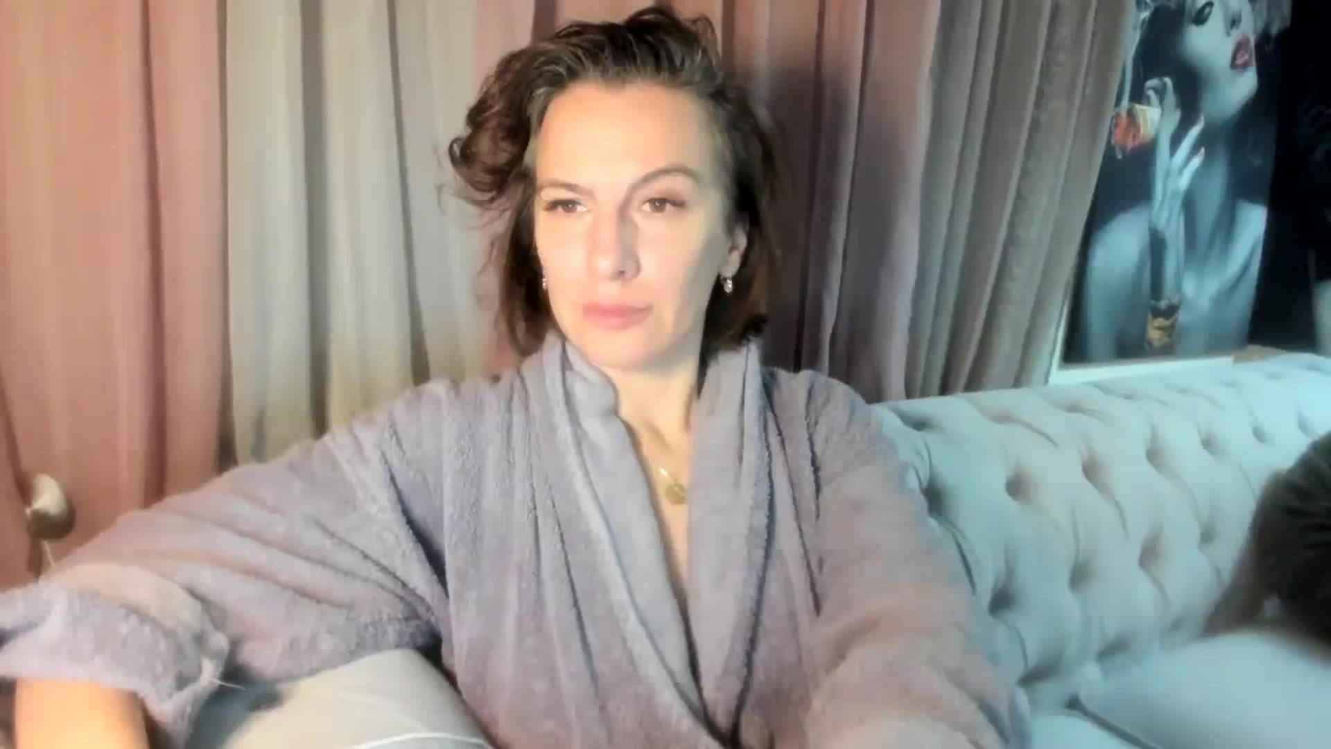 Gallery image thumbnail from Aarte_miss's myfreecams stream on, 01/01/2024, 24:19 image 8 of 20