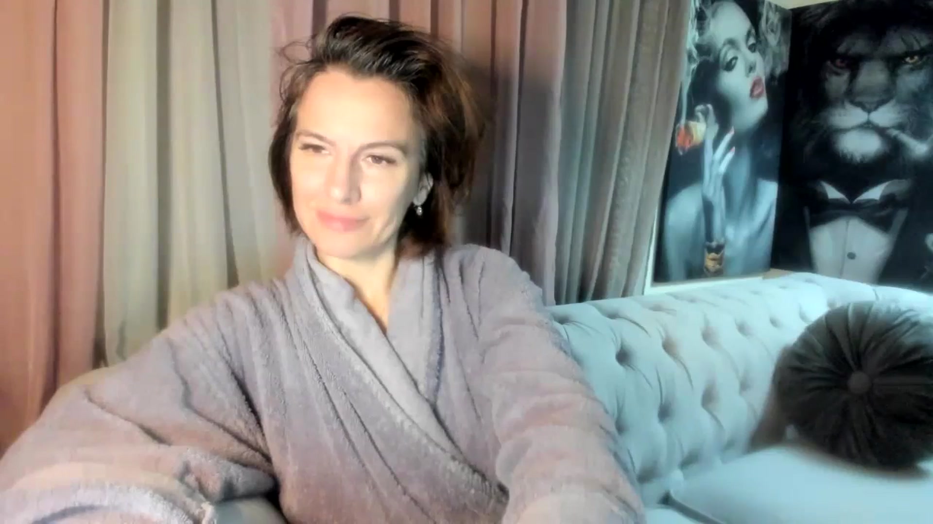 Gallery image thumbnail from Aarte_miss's myfreecams stream on, 01/01/2024, 01:56 image 10 of 20