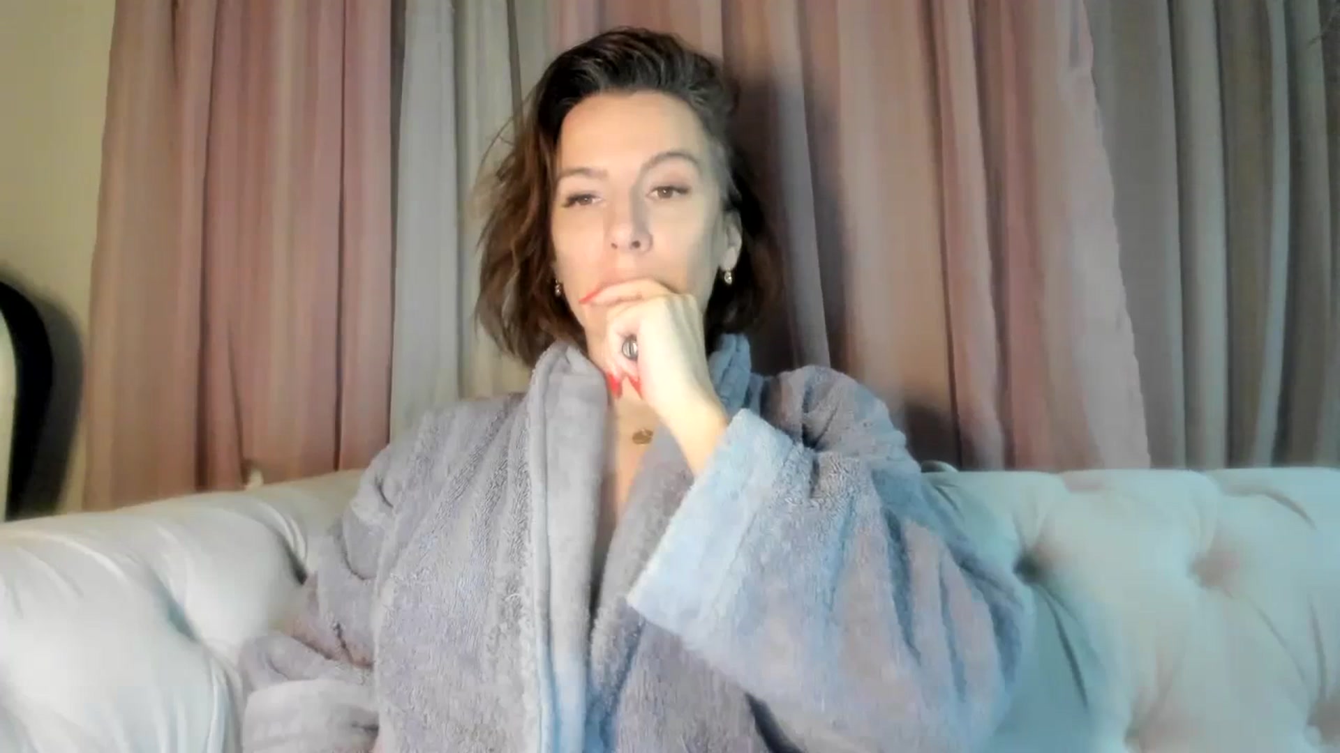Gallery image thumbnail from Aarte_miss's myfreecams stream on, 01/01/2024, 01:56 image 6 of 20
