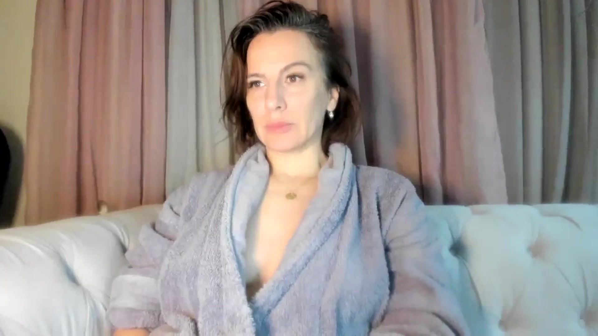 Gallery image thumbnail from Aarte_miss's myfreecams stream on, 01/01/2024, 01:56 image 2 of 20