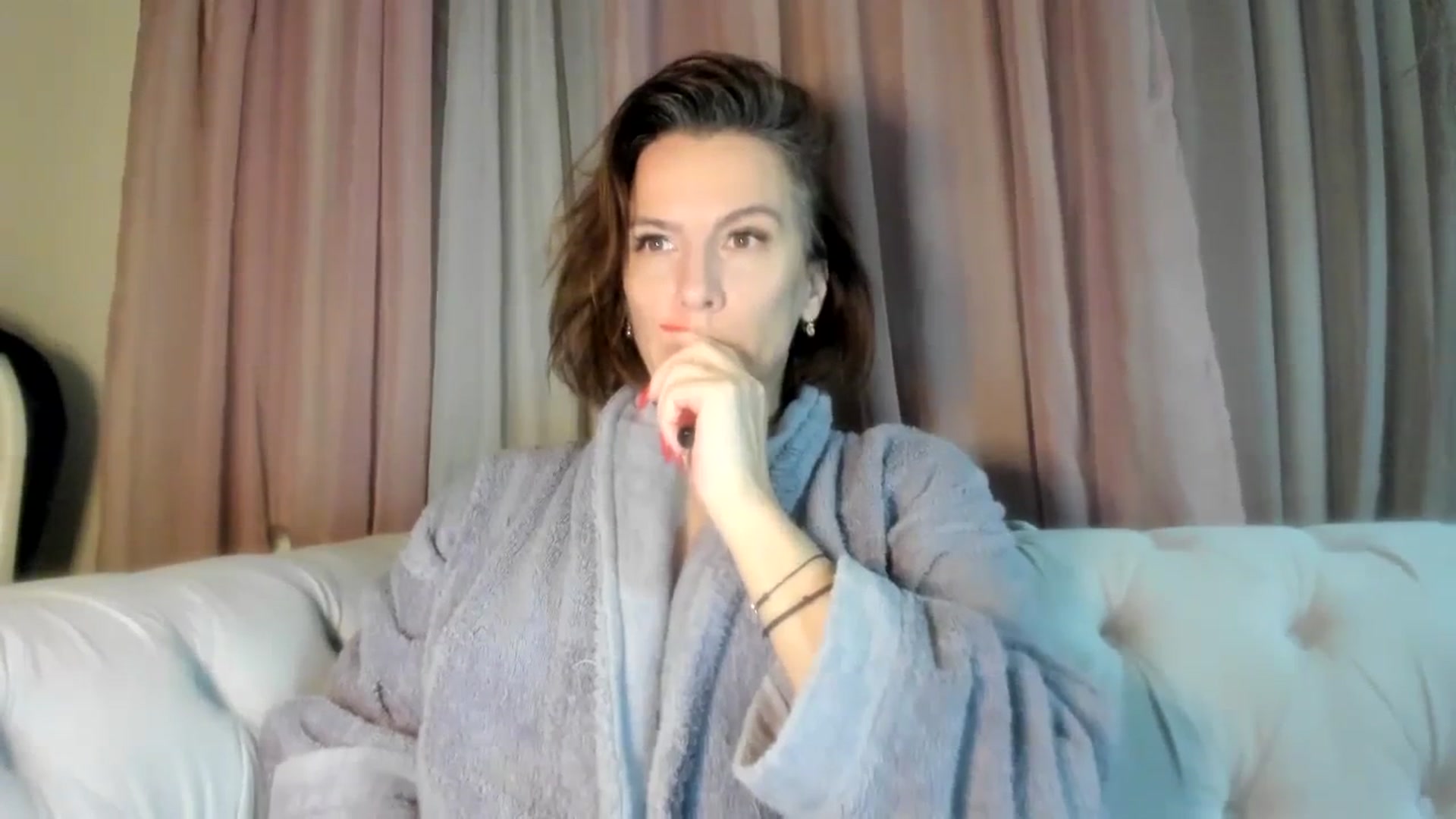 Gallery image thumbnail from Aarte_miss's myfreecams stream on, 01/01/2024, 01:56 image 7 of 20