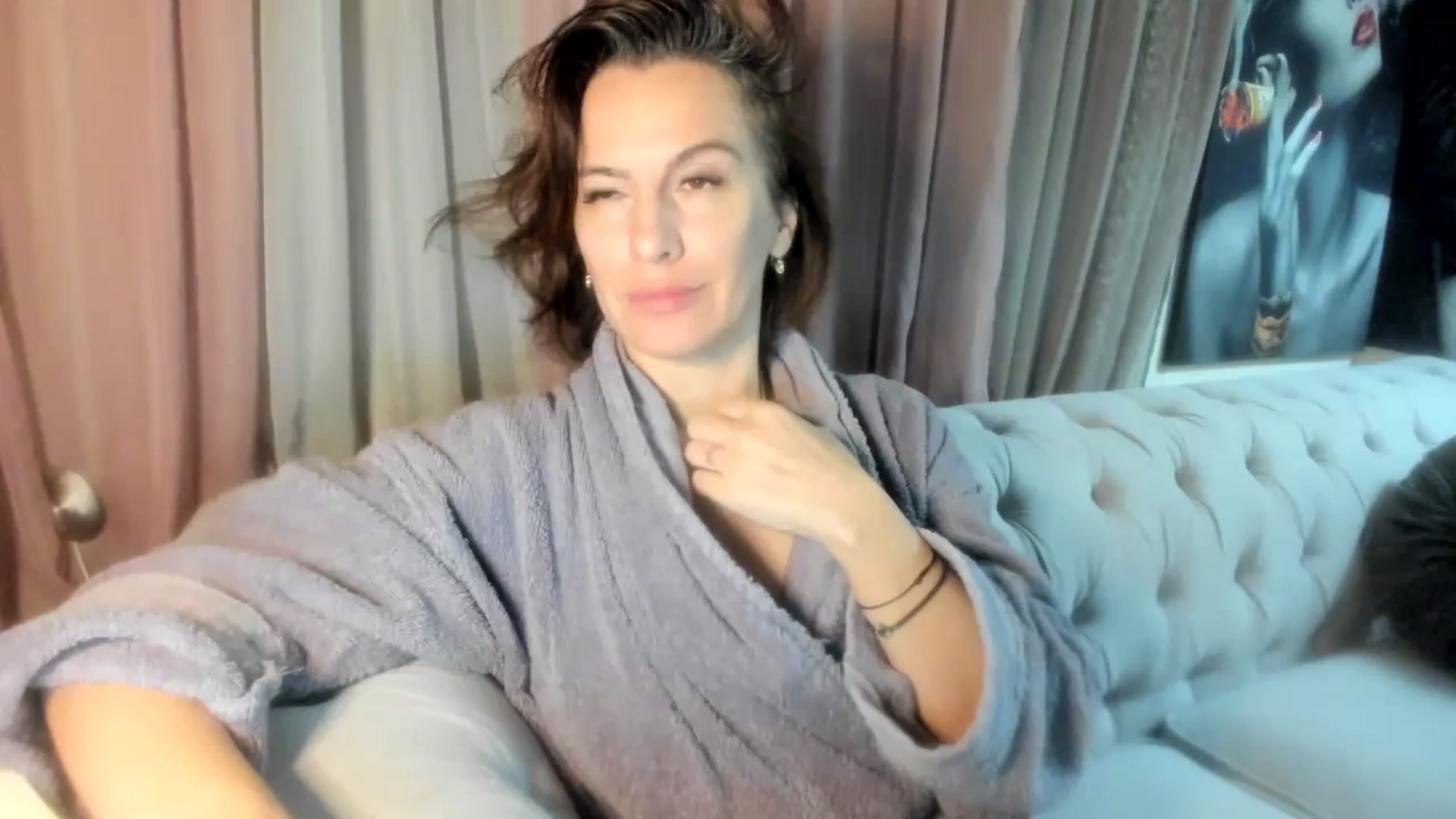 Gallery image thumbnail from Aarte_miss's myfreecams stream on, 01/01/2024, 01:56 image 17 of 20