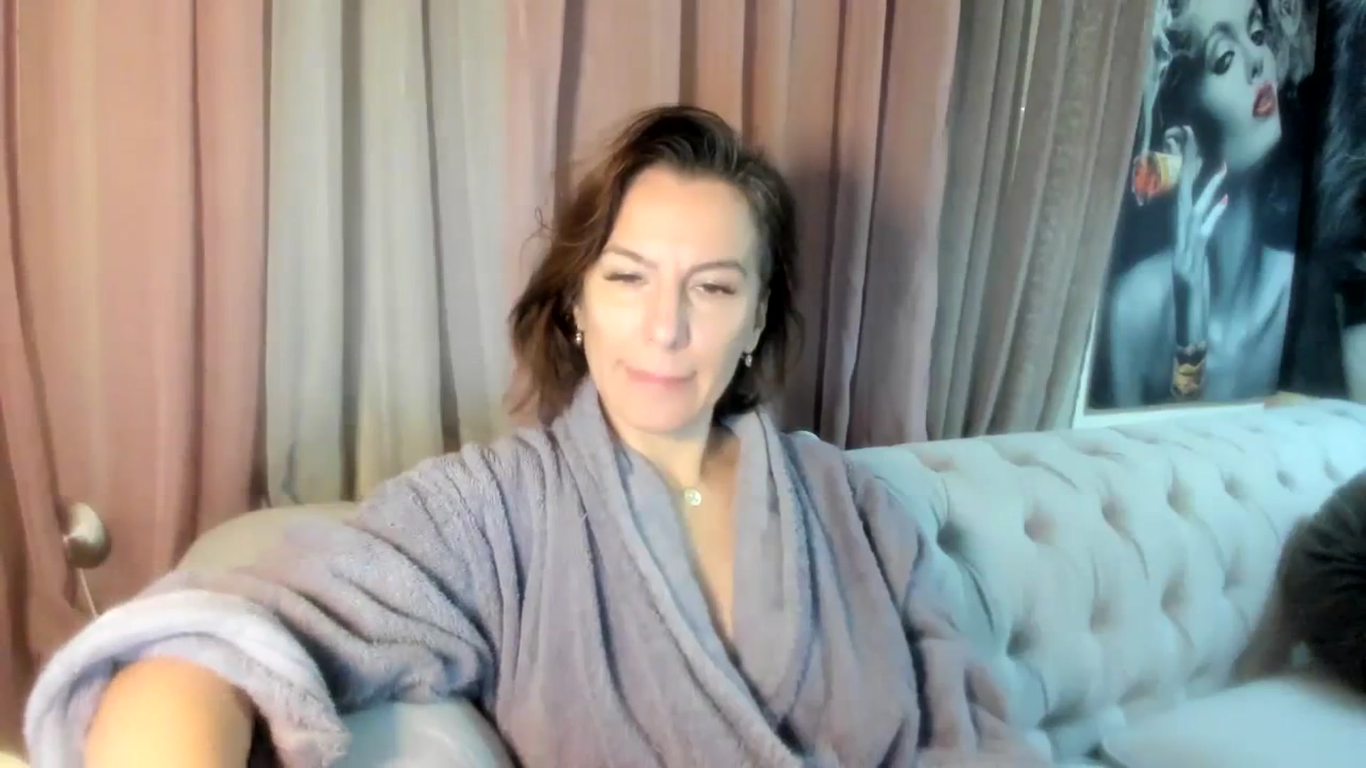 Gallery image thumbnail from Aarte_miss's myfreecams stream on, 01/01/2024, 10:51 image 4 of 20