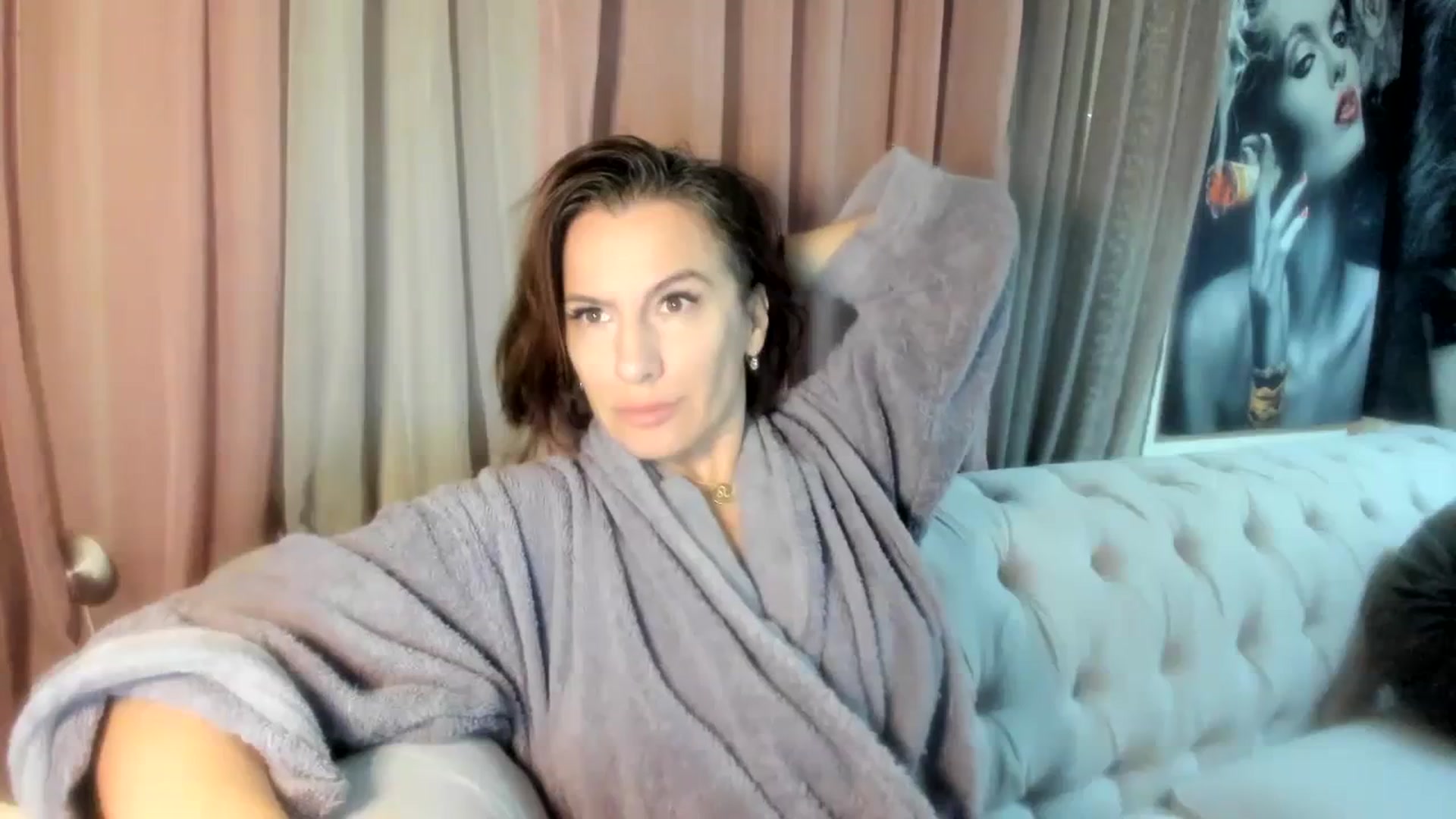 Gallery image thumbnail from Aarte_miss's myfreecams stream on, 01/01/2024, 10:51 image 2 of 20