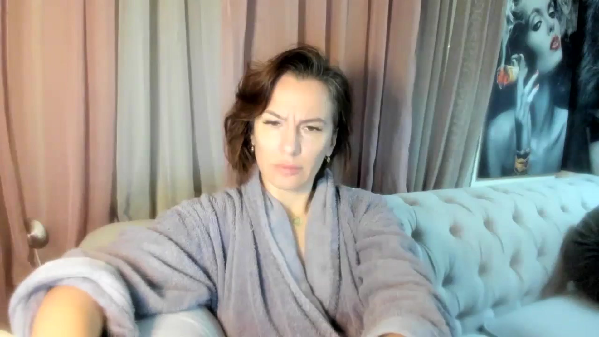Gallery image thumbnail from Aarte_miss's myfreecams stream on, 01/01/2024, 10:51 image 14 of 20