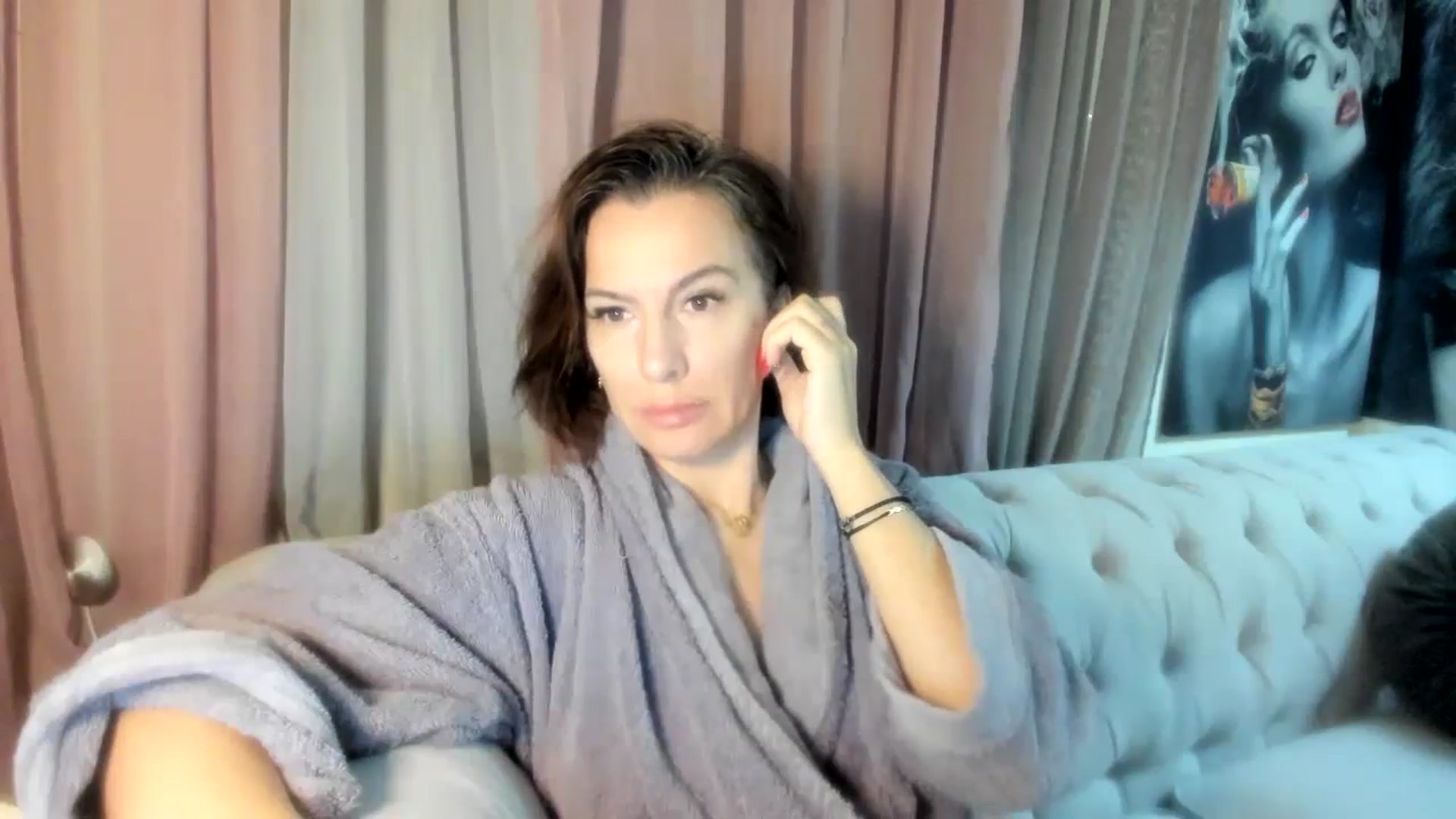 Gallery image thumbnail from Aarte_miss's myfreecams stream on, 01/01/2024, 10:51 image 9 of 20