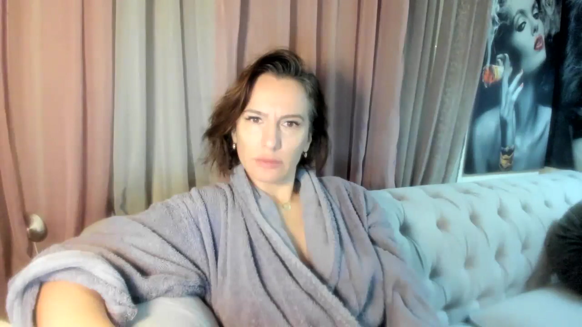 Gallery image thumbnail from Aarte_miss's myfreecams stream on, 01/01/2024, 10:51 image 17 of 20
