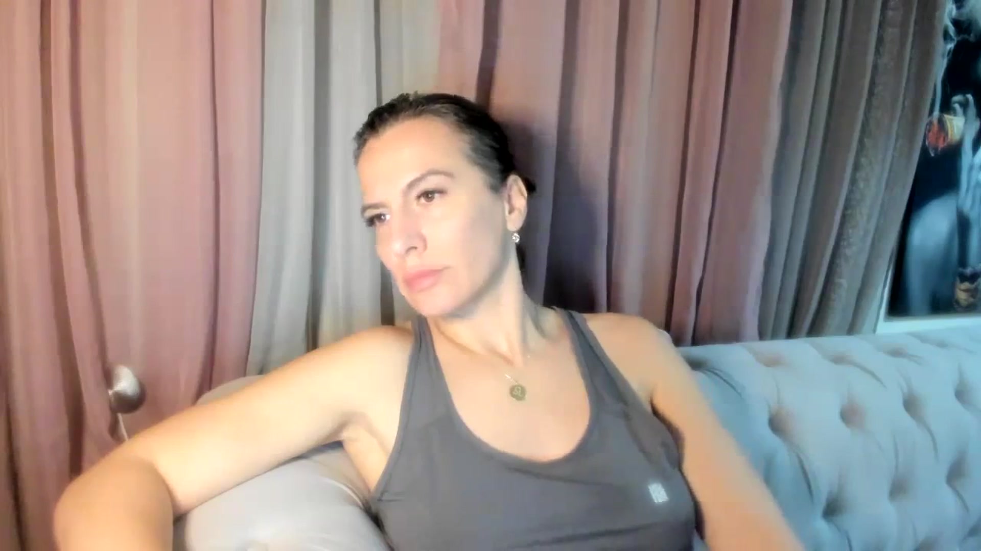 Gallery image thumbnail from Aarte_miss's myfreecams stream on, 01/01/2024, 22:22 image 19 of 20