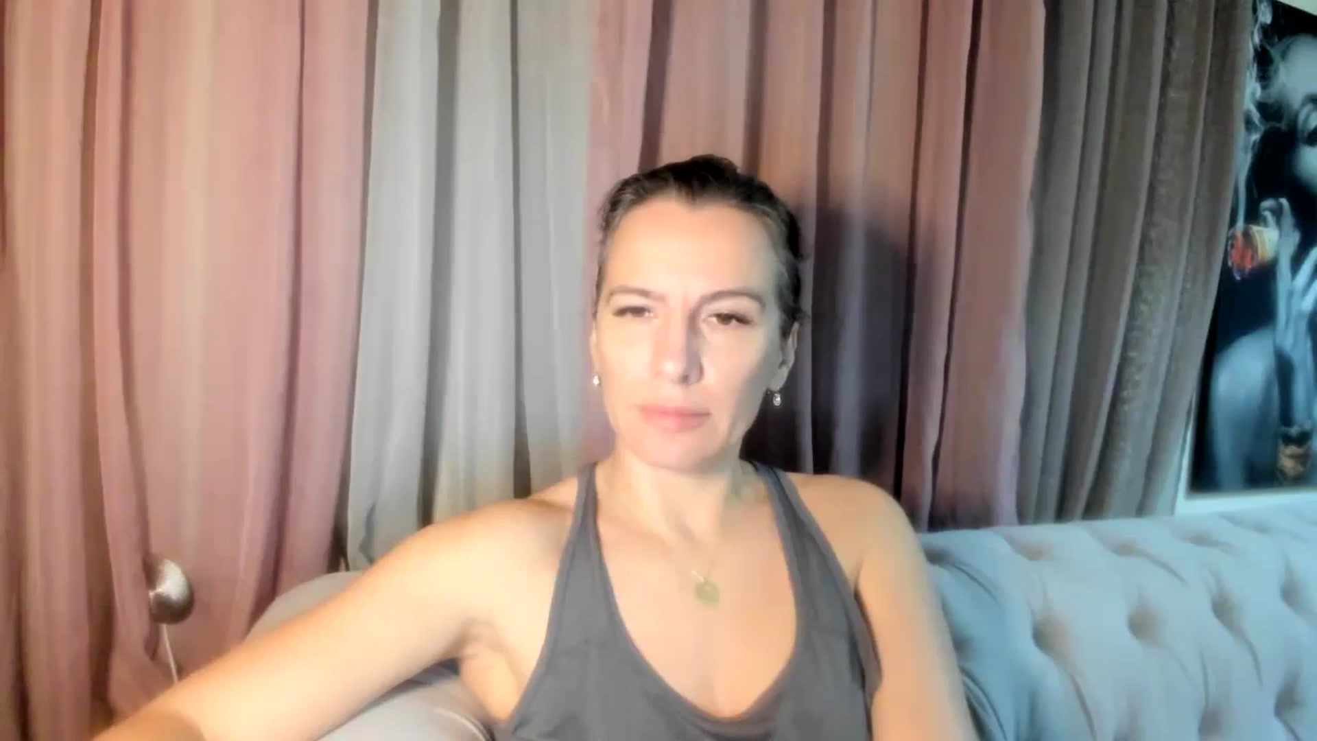 Gallery image thumbnail from Aarte_miss's myfreecams stream on, 01/01/2024, 22:22 image 7 of 20