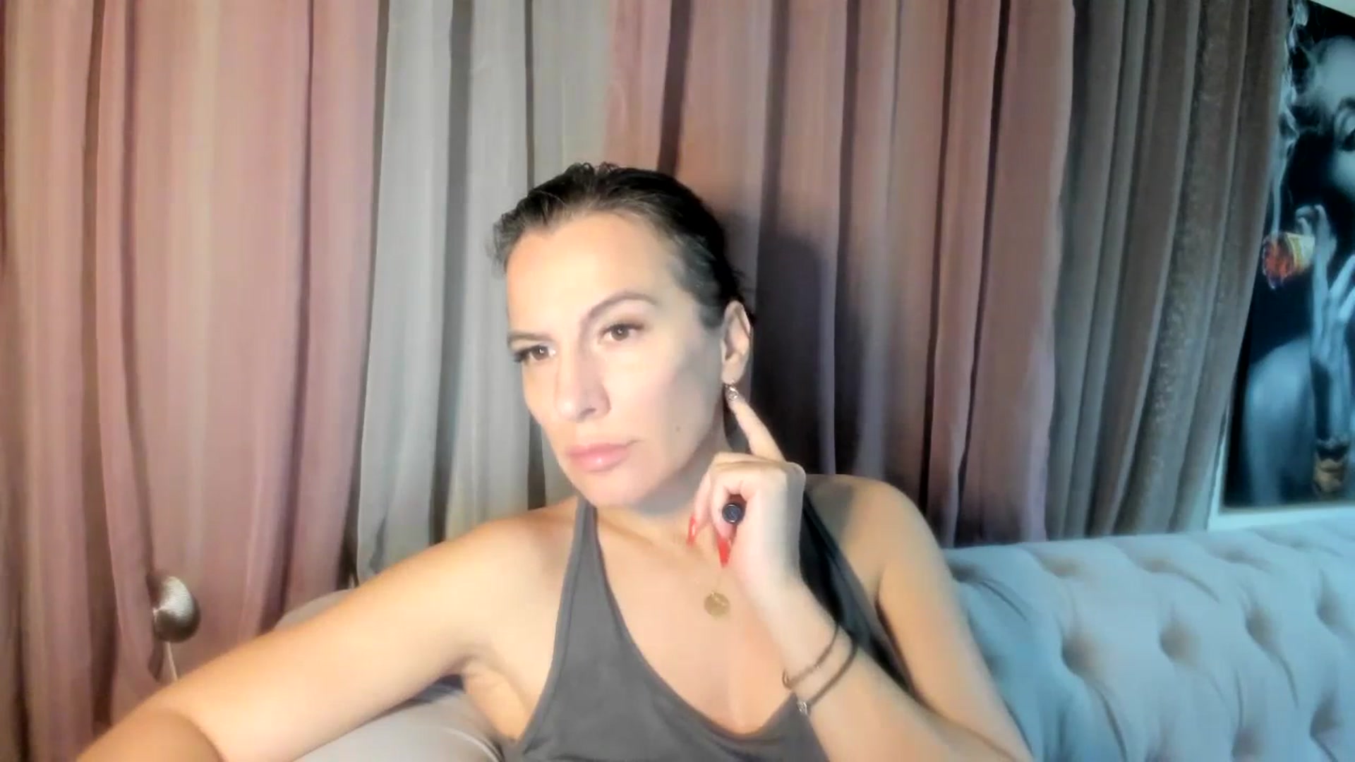 Gallery image thumbnail from Aarte_miss's myfreecams stream on, 01/01/2024, 22:22 image 6 of 20