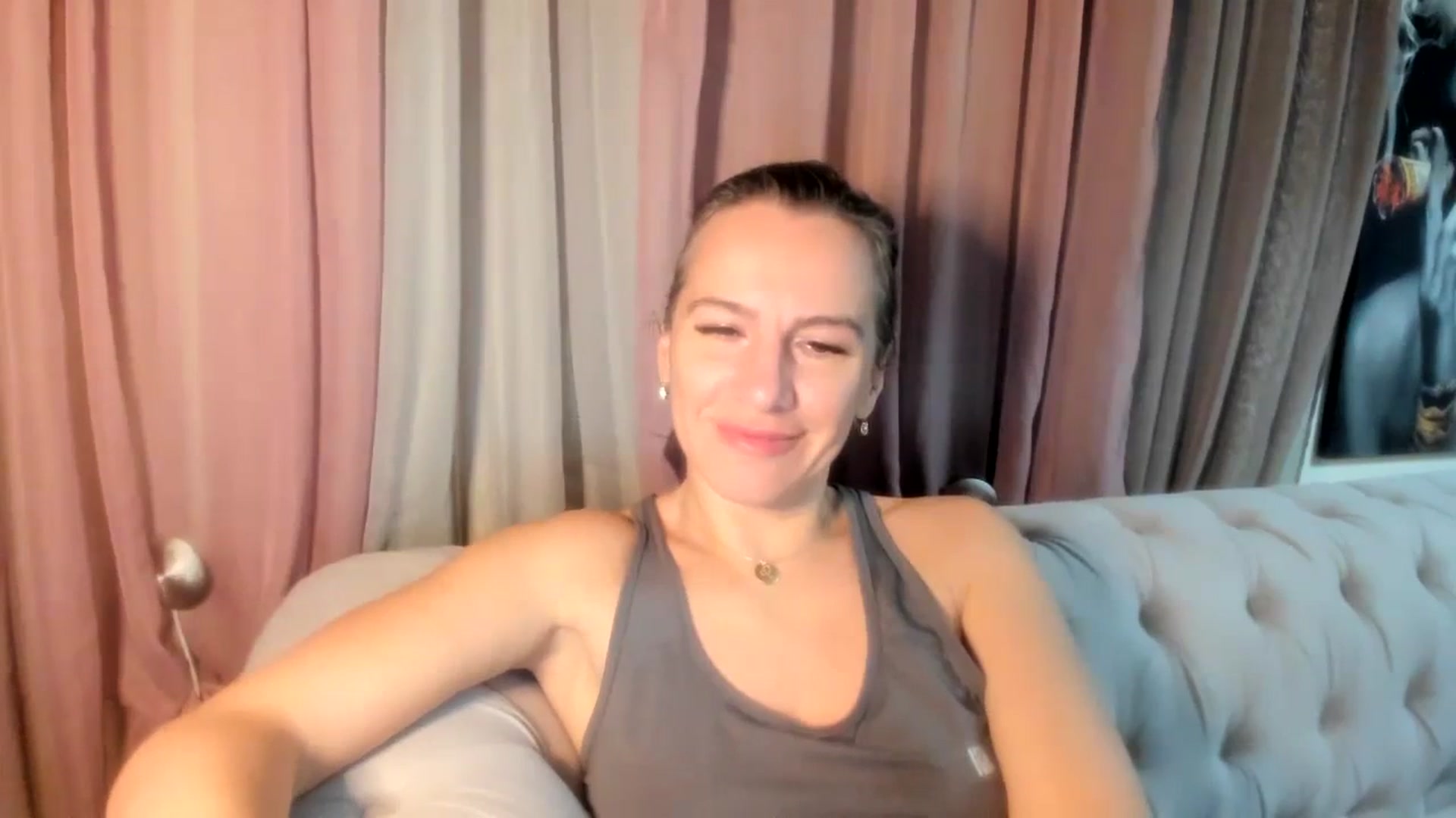Gallery image thumbnail from Aarte_miss's myfreecams stream on, 01/01/2024, 23:05 image 18 of 20