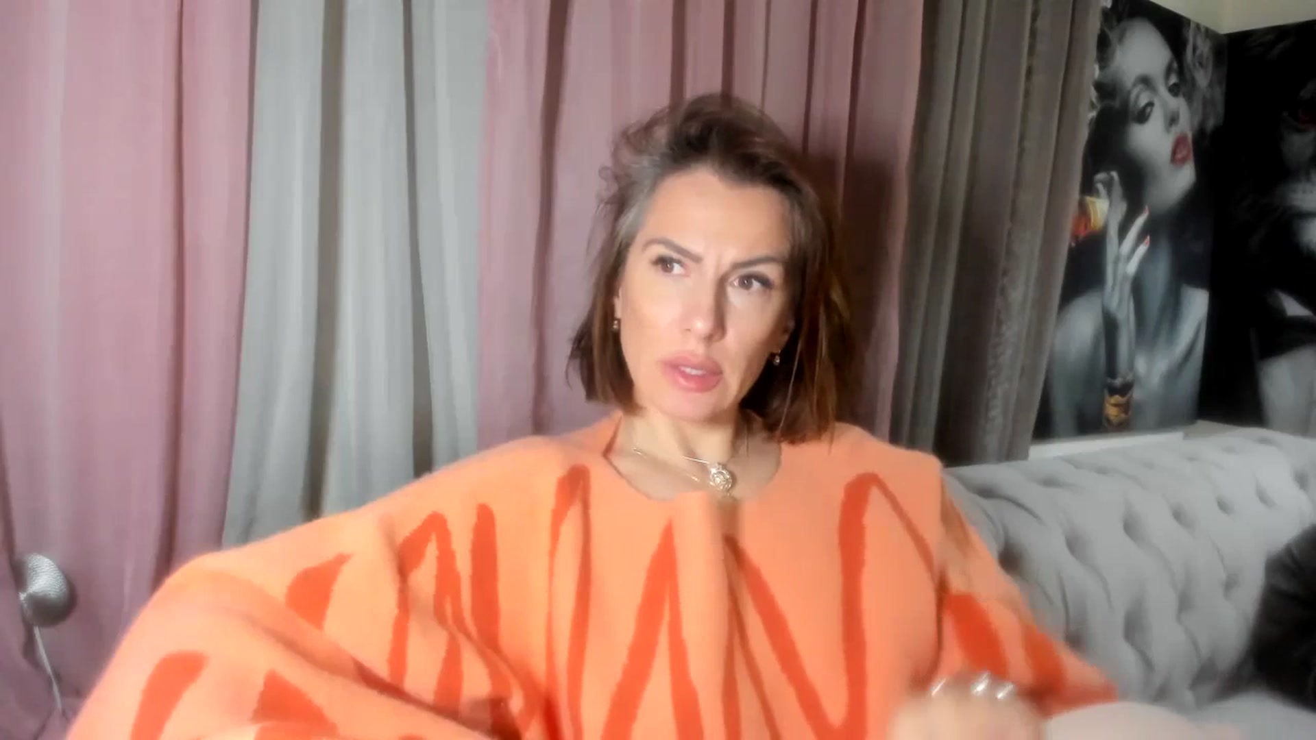 Gallery image thumbnail from Aarte_miss's myfreecams stream on, 02/01/2024, 20:05 image 17 of 20