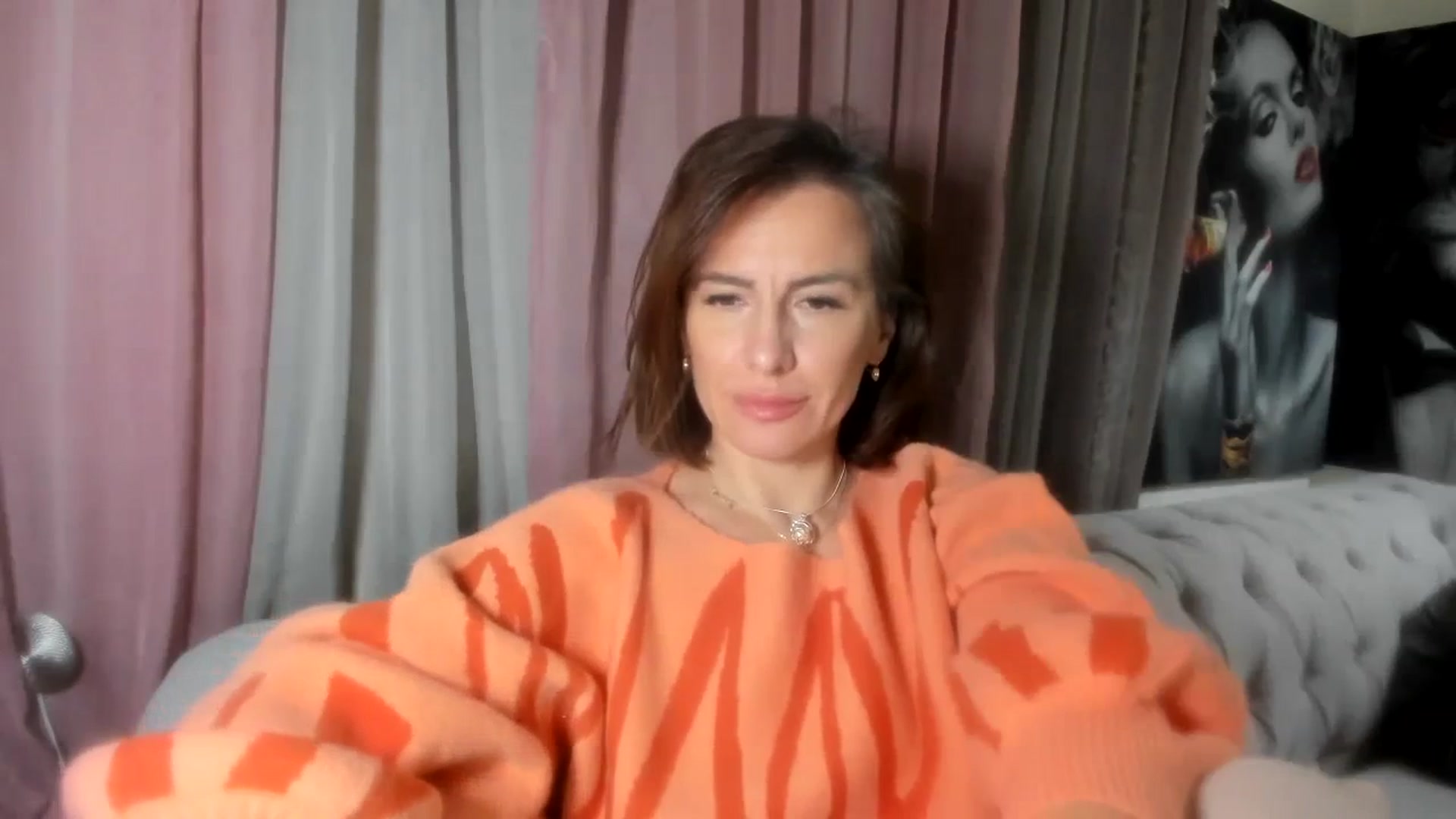 Gallery image thumbnail from Aarte_miss's myfreecams stream on, 02/01/2024, 20:05 image 15 of 20