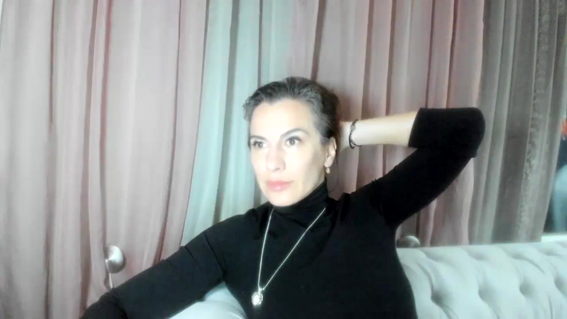 Gallery image thumbnail from Aarte_miss's myfreecams stream on, 02/04/2024, 24:01 image 20 of 20