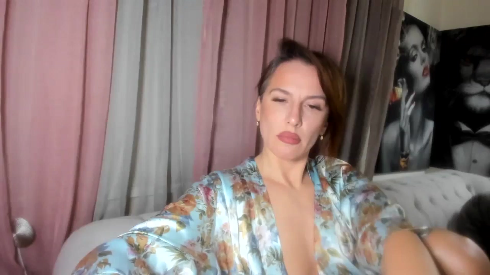 Gallery image thumbnail from Aarte_miss's myfreecams stream on, 02/14/2024, 20:39 image 11 of 20