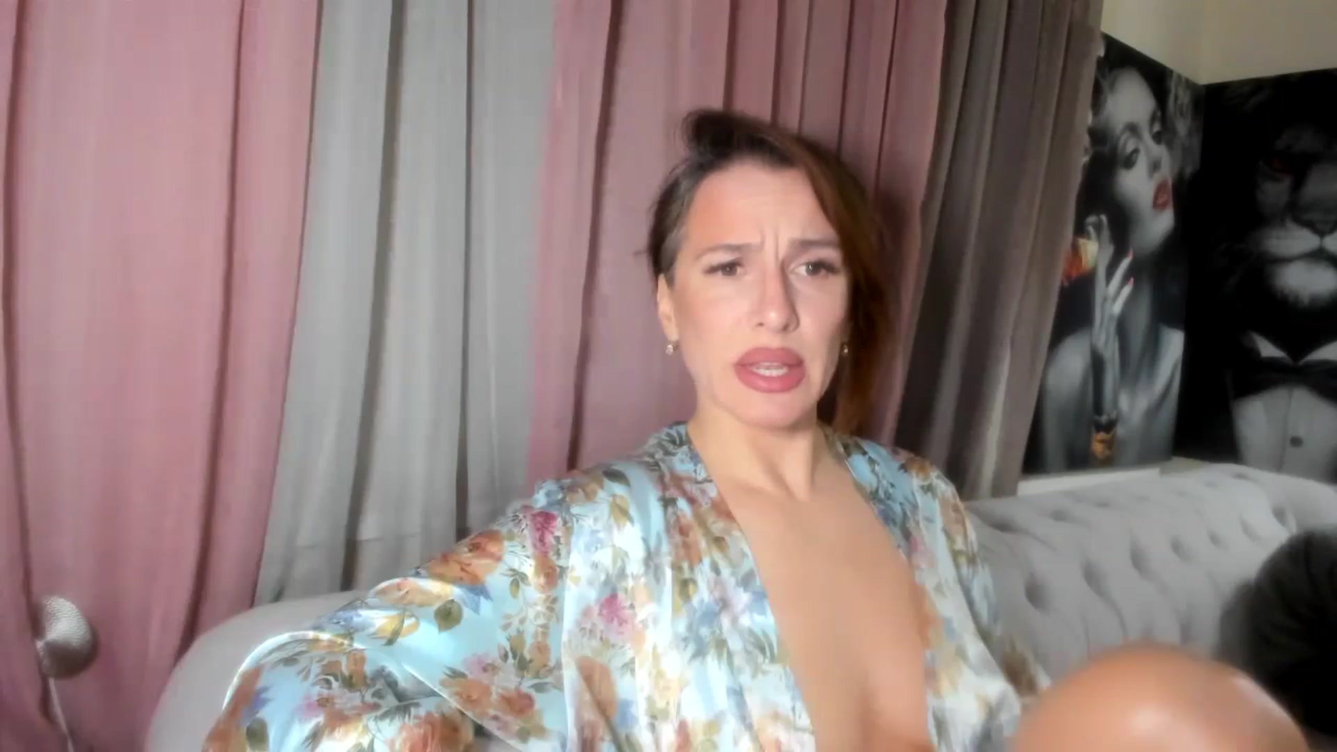 Gallery image thumbnail from Aarte_miss's myfreecams stream on, 02/14/2024, 20:39 image 7 of 20