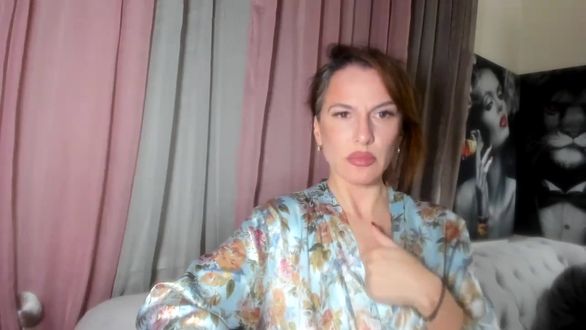 Gallery image thumbnail from Aarte_miss's myfreecams stream on, 02/14/2024, 20:39 image 19 of 20