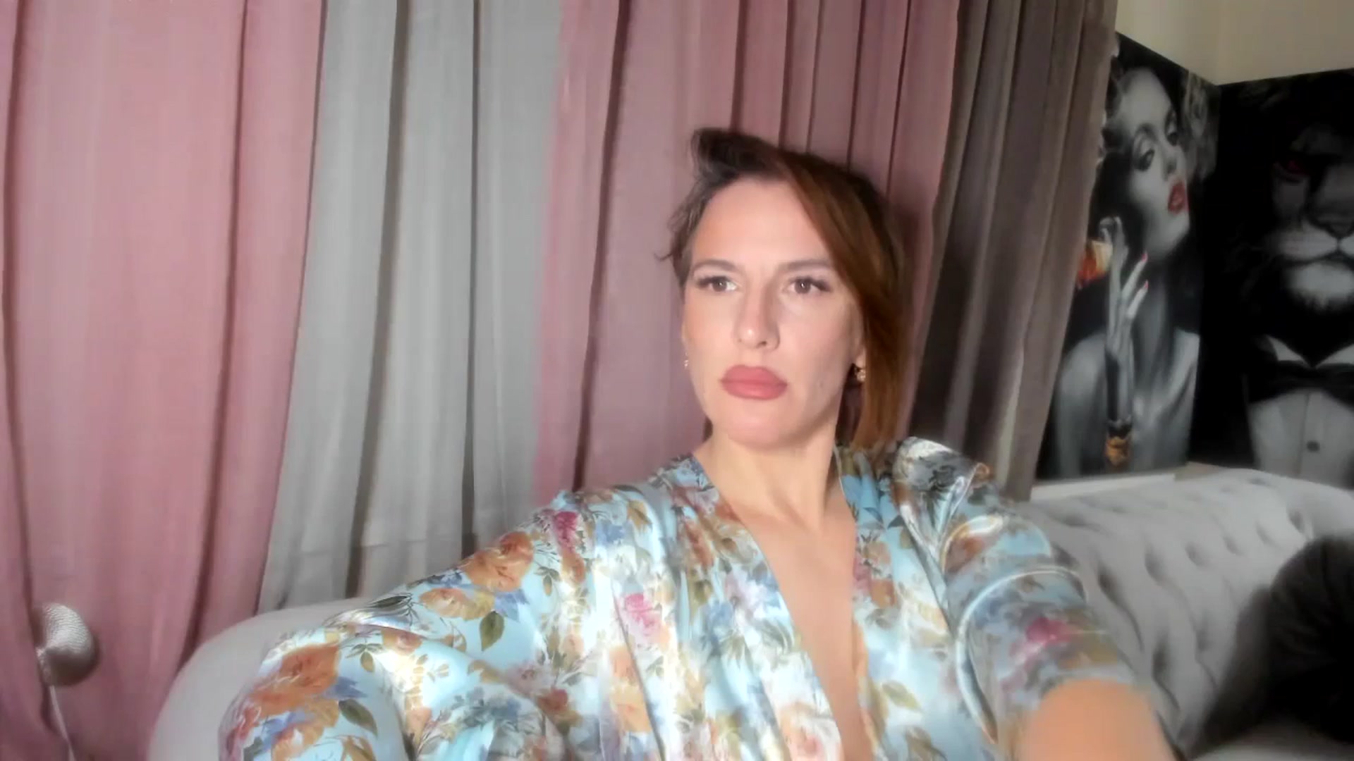 Gallery image thumbnail from Aarte_miss's myfreecams stream on, 02/14/2024, 20:39 image 5 of 20