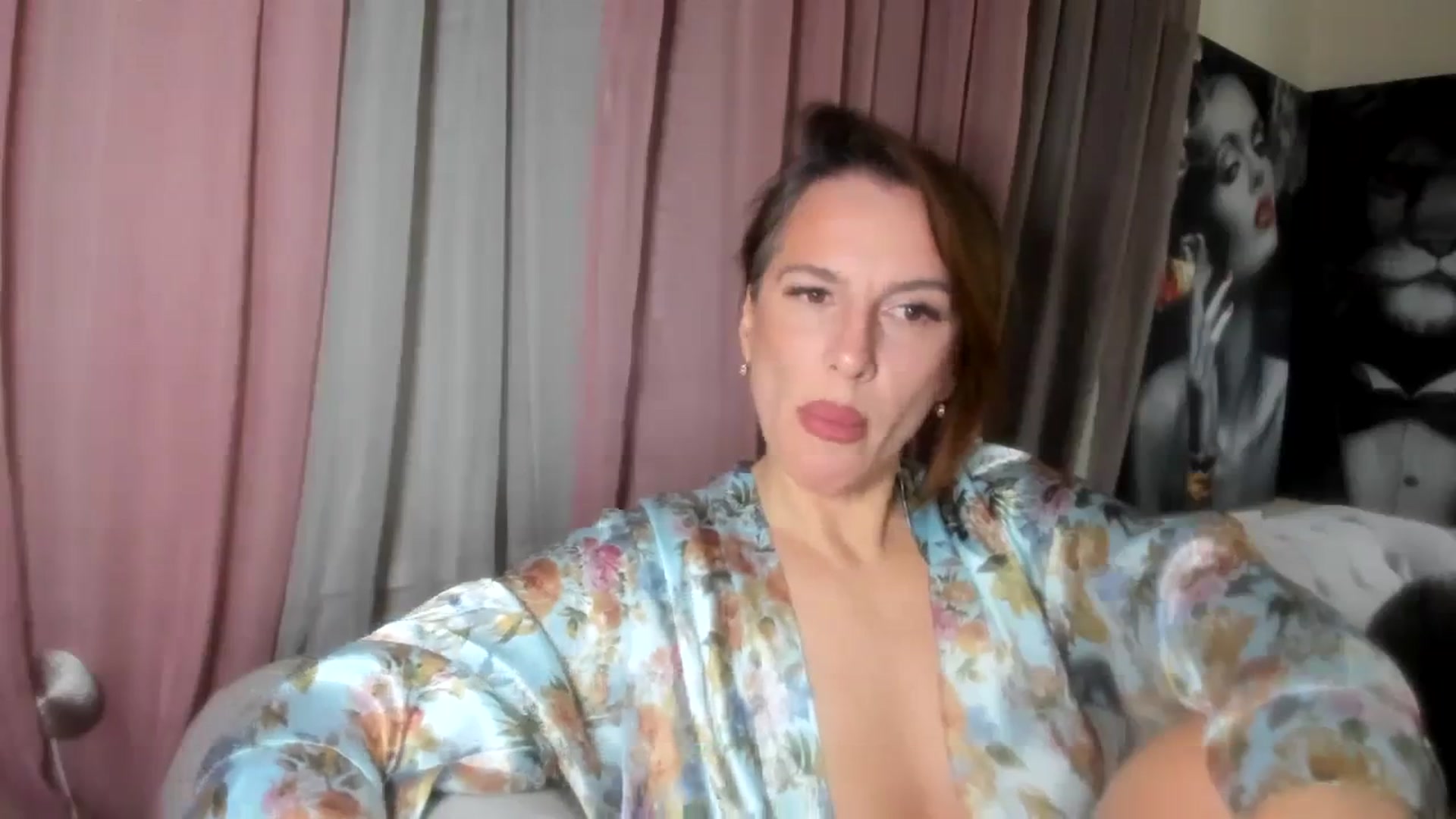 Gallery image thumbnail from Aarte_miss's myfreecams stream on, 02/14/2024, 20:39 image 9 of 20