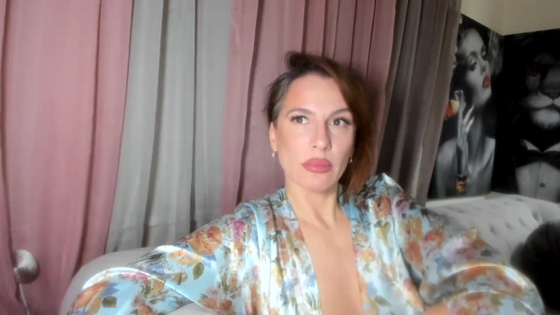 Gallery image thumbnail from Aarte_miss's myfreecams stream on, 02/14/2024, 20:39 image 18 of 20
