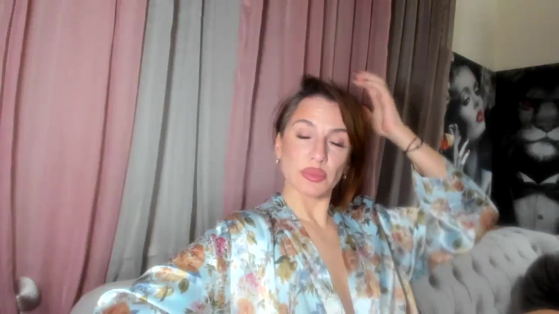 Gallery image thumbnail from Aarte_miss's myfreecams stream on, 02/14/2024, 21:42 image 2 of 20