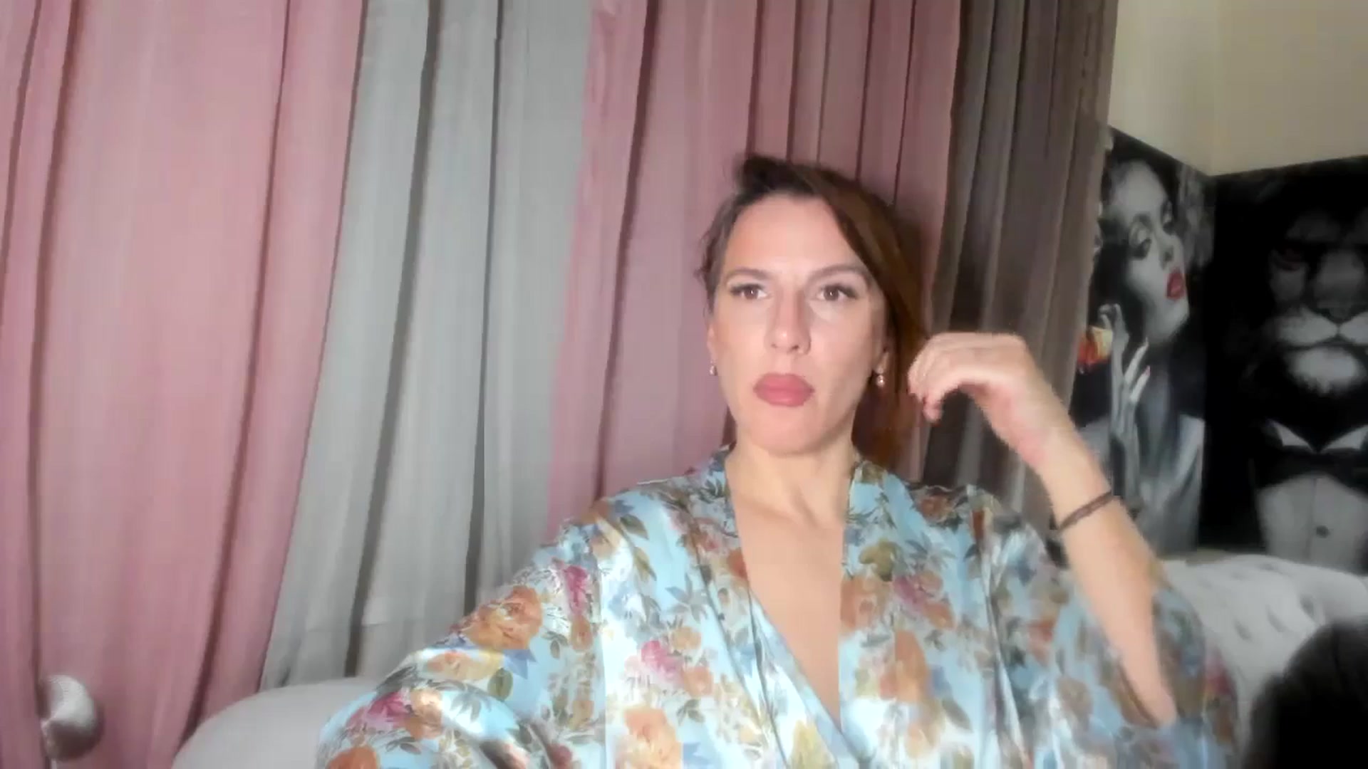 Gallery image thumbnail from Aarte_miss's myfreecams stream on, 02/14/2024, 21:42 image 9 of 20
