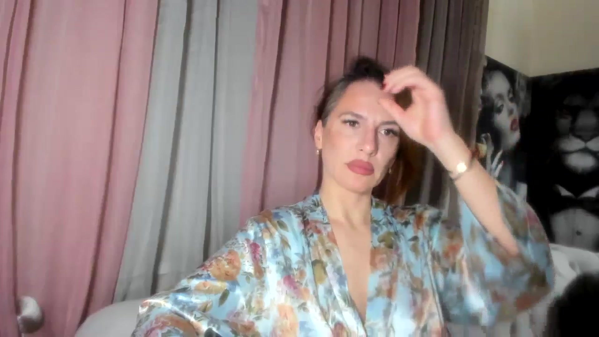 Gallery image thumbnail from Aarte_miss's myfreecams stream on, 02/14/2024, 21:42 image 7 of 20