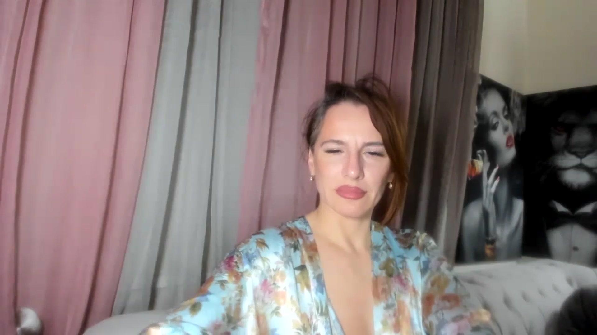 Gallery image thumbnail from Aarte_miss's myfreecams stream on, 02/14/2024, 21:42 image 17 of 20