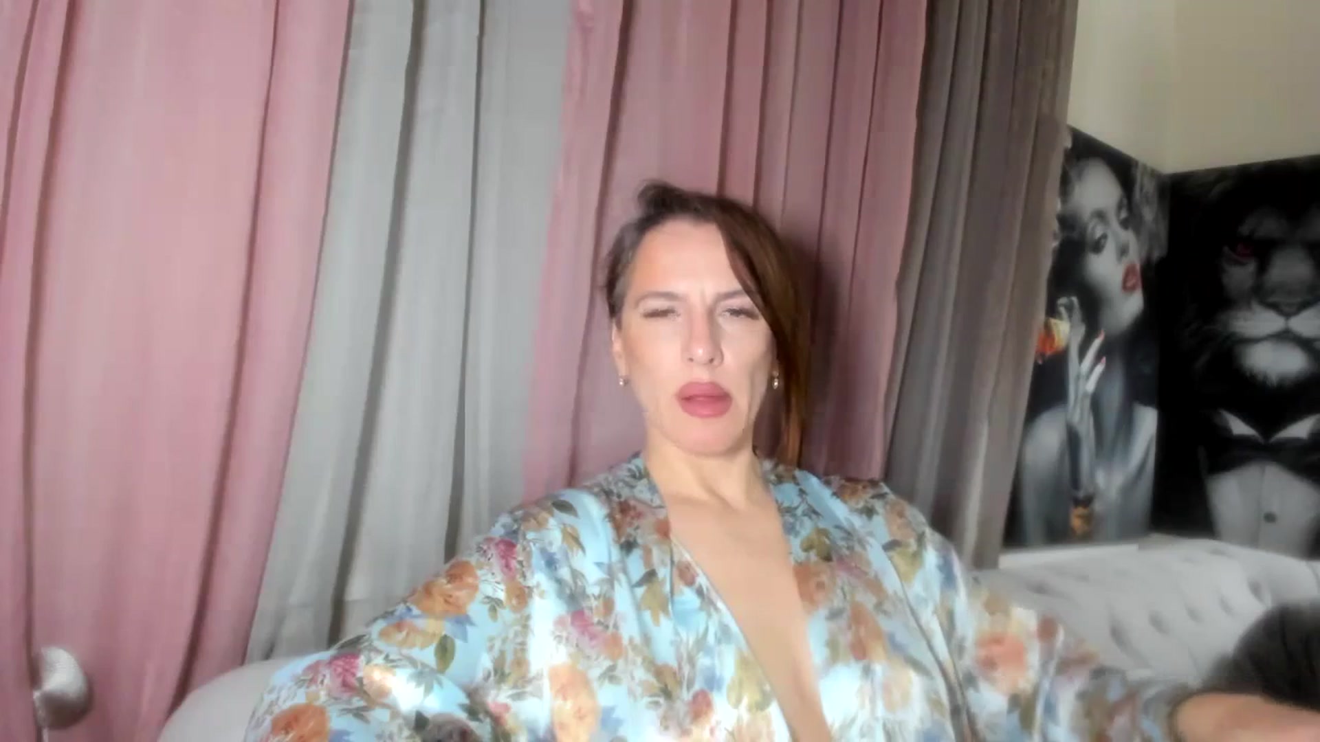Gallery image thumbnail from Aarte_miss's myfreecams stream on, 02/14/2024, 22:12 image 9 of 20