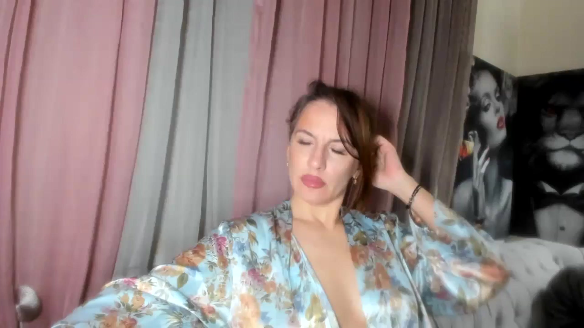 Gallery image thumbnail from Aarte_miss's myfreecams stream on, 02/14/2024, 22:12 image 11 of 20