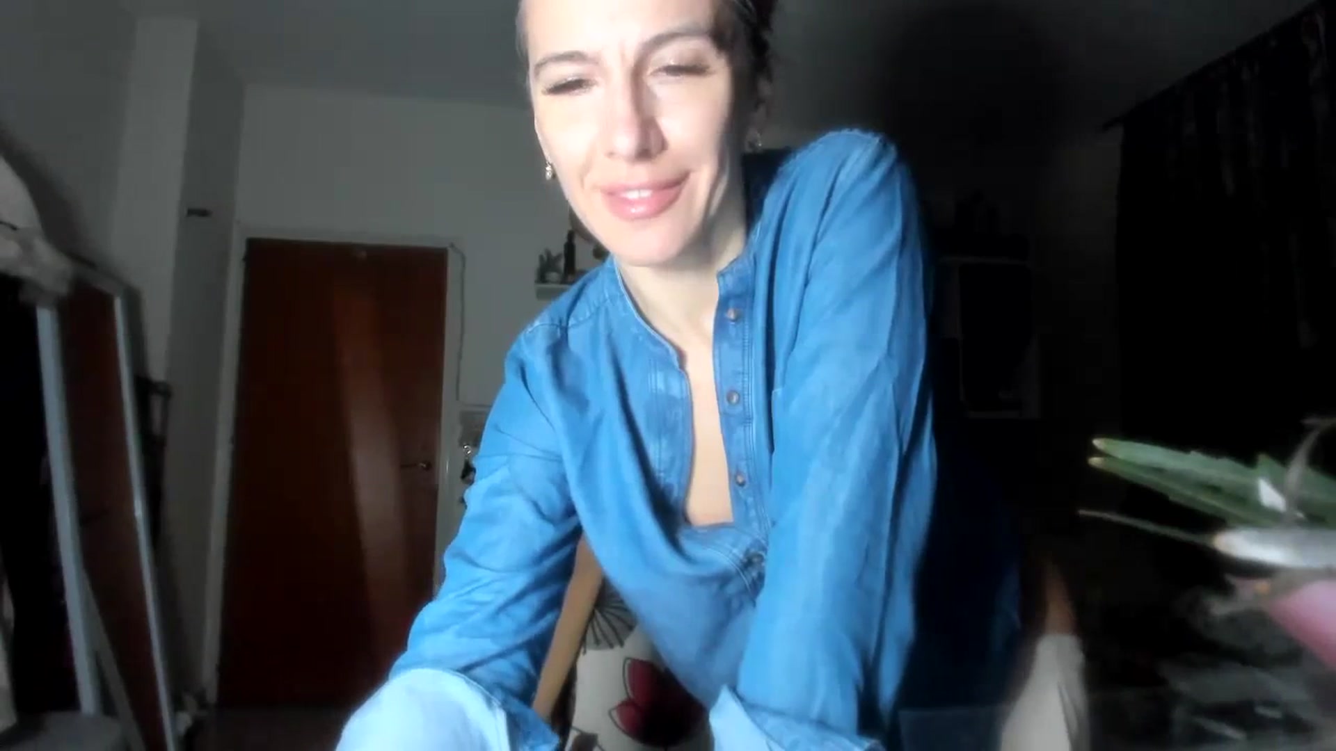Gallery image thumbnail from Aarte_miss's myfreecams stream on, 02/15/2024, 18:28 image 12 of 20