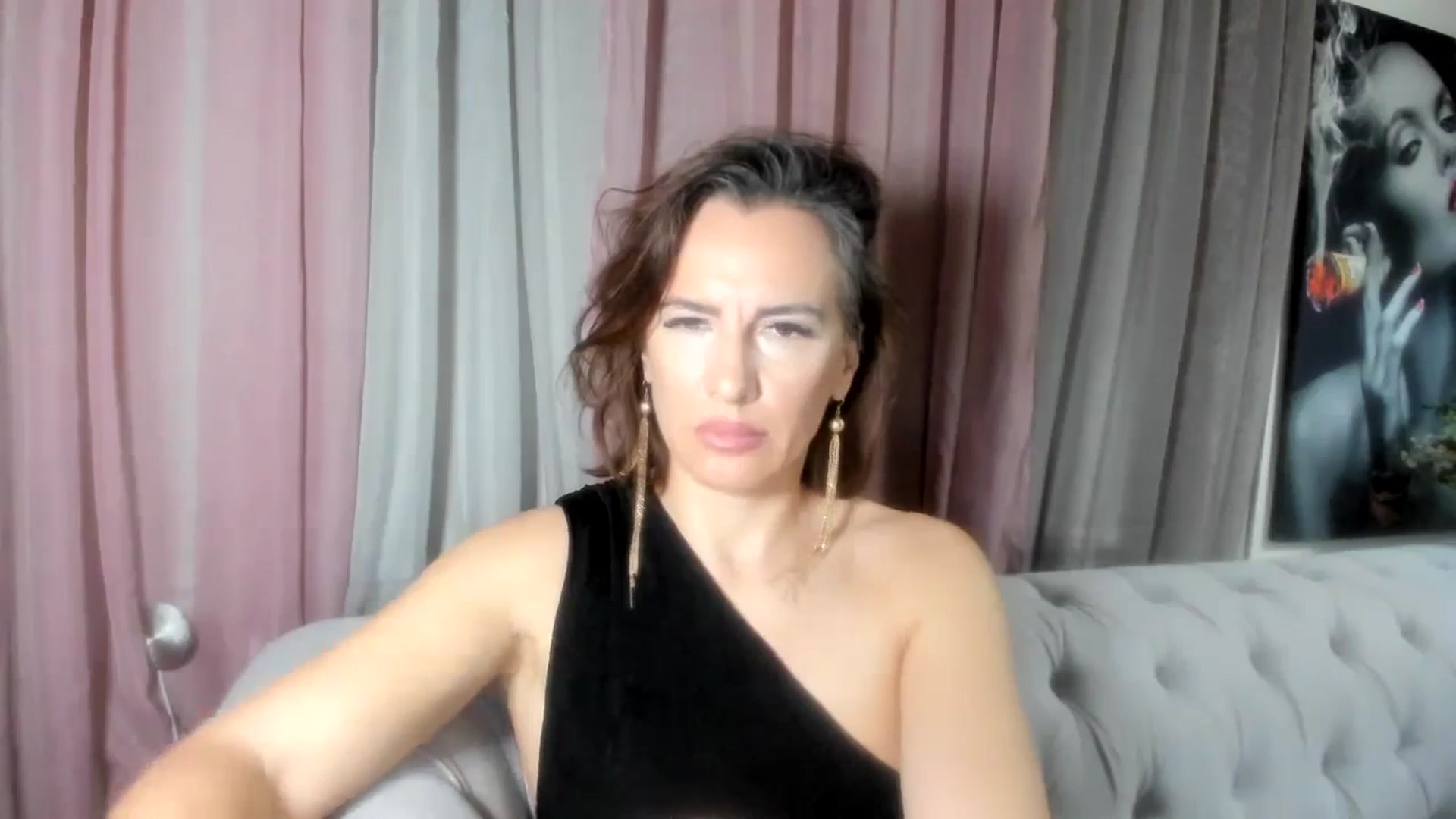 Gallery image thumbnail from Aarte_miss's myfreecams stream on, 03/08/2024, 23:47 image 7 of 20