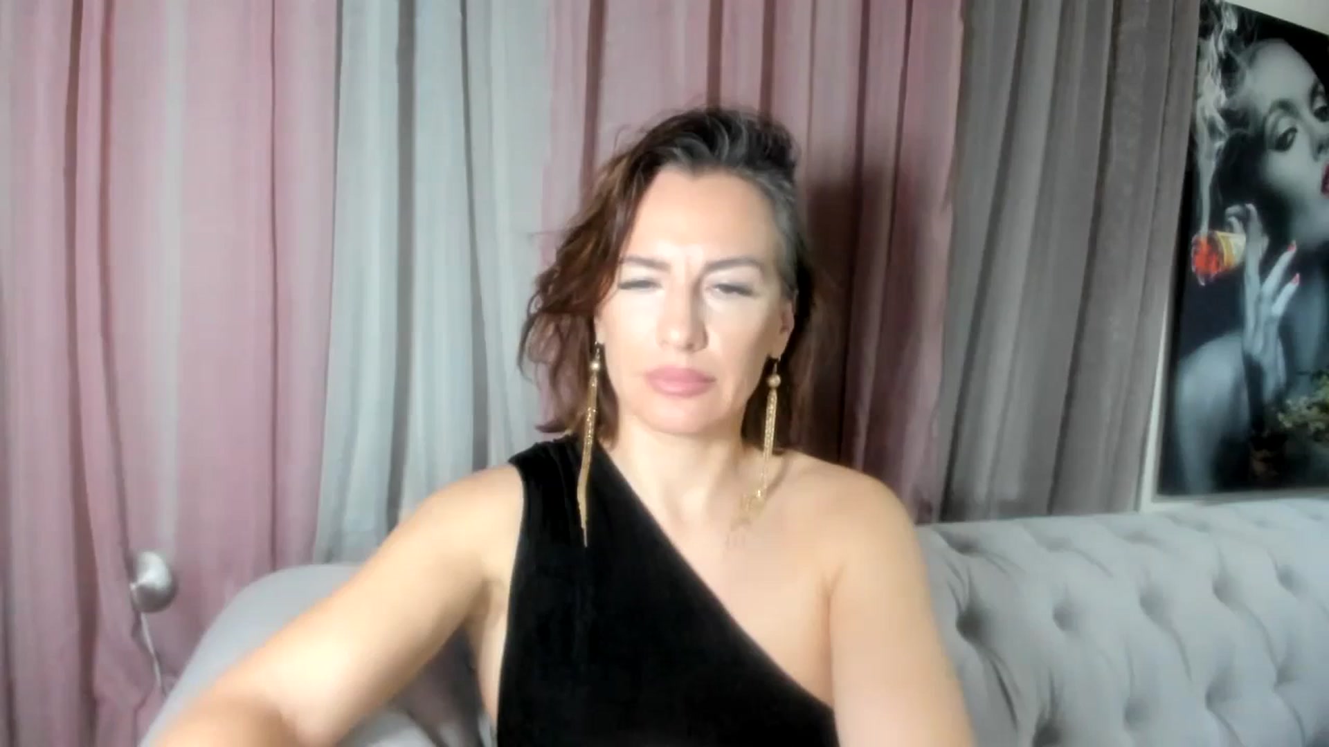 Gallery image thumbnail from Aarte_miss's myfreecams stream on, 03/08/2024, 23:47 image 3 of 20