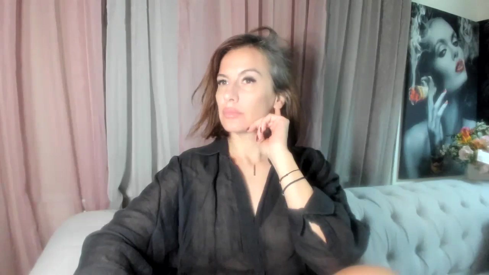 Gallery image thumbnail from Aarte_miss's myfreecams stream on, 03/10/2024, 24:17 image 8 of 20