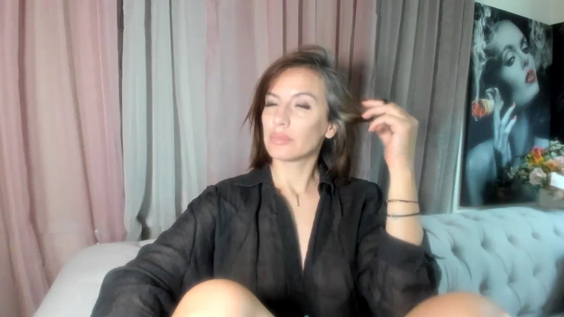Gallery image thumbnail from Aarte_miss's myfreecams stream on, 03/10/2024, 24:17 image 17 of 20